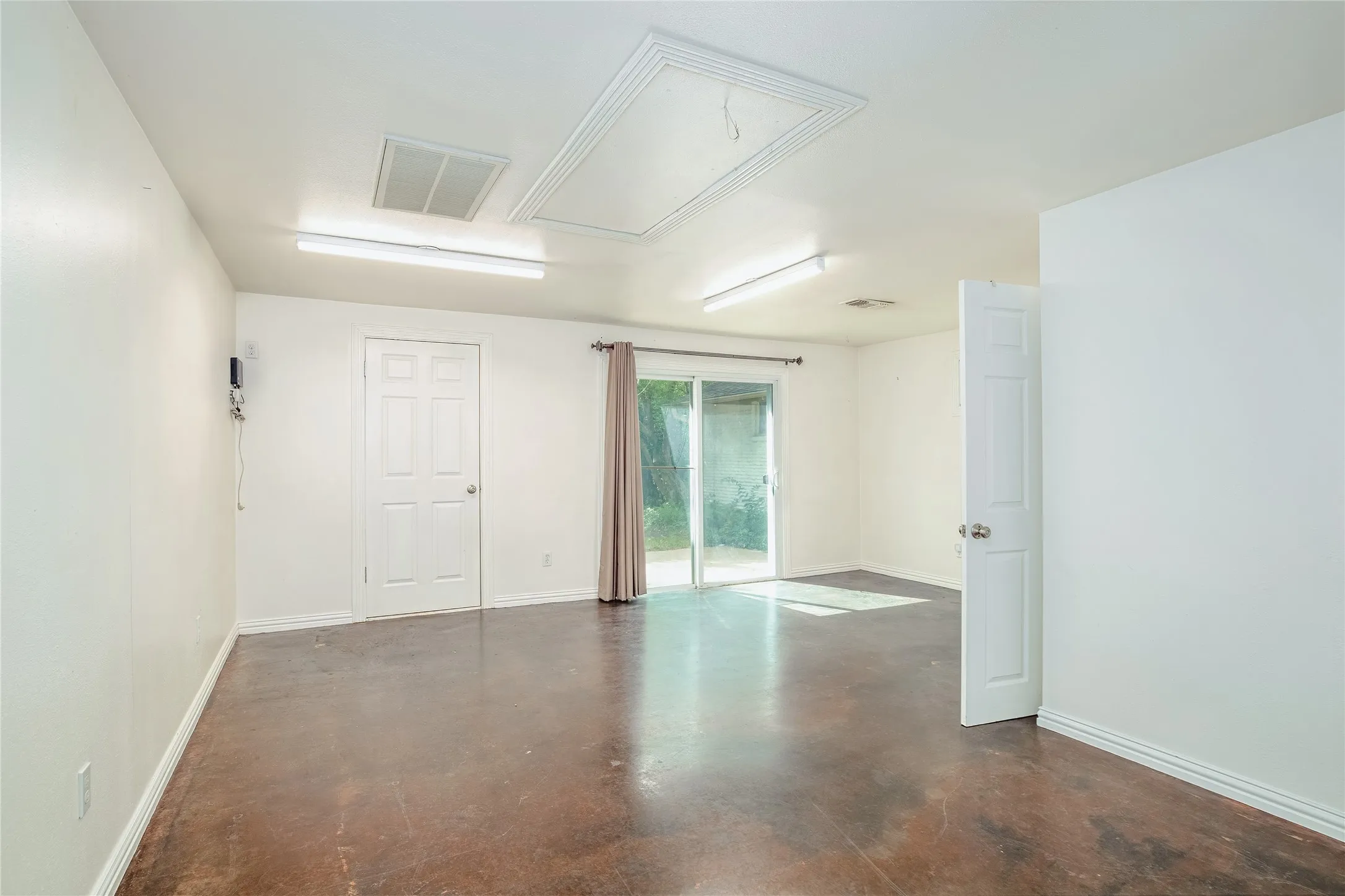 Single Family Residence For Sale in Dallas County , 1206 Farnham Court E, Irving, Texas 75062, 3 Bedroom, 2 Bathroom, Garage spaces, 1,442 Sqft, built in 1961, mls#21335134, Real Estate Agent in Irving, Homes For Sale in Dallas county, Homes For Sale in Irving, Realtor in Irving Texas, Real Estate Brokerage Independent Realty Texas, Luminita Cordes Realtor