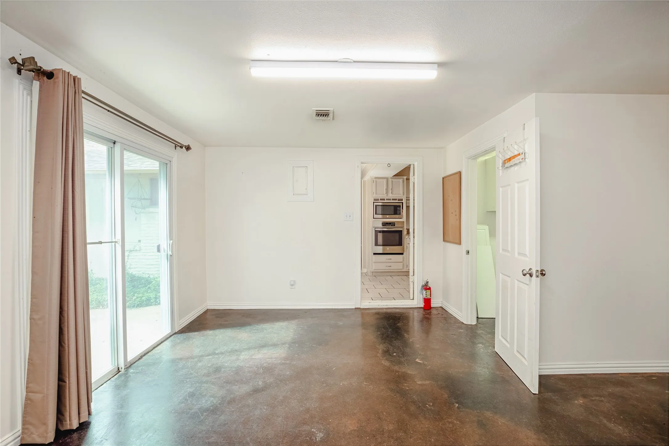 Single Family Residence For Sale in Dallas County , 1206 Farnham Court E, Irving, Texas 75062, 3 Bedroom, 2 Bathroom, Garage spaces, 1,442 Sqft, built in 1961, mls#21335134, Real Estate Agent in Irving, Homes For Sale in Dallas county, Homes For Sale in Irving, Realtor in Irving Texas, Real Estate Brokerage Independent Realty Texas, Luminita Cordes Realtor