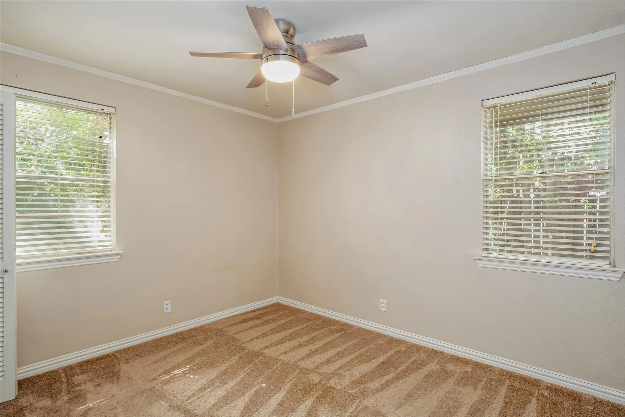 Single Family Residence For Sale in Dallas County , 1206 Farnham Court E, Irving, Texas 75062, 3 Bedroom, 2 Bathroom, Garage spaces, 1,442 Sqft, built in 1961, mls#21335134, Real Estate Agent in Irving, Homes For Sale in Dallas county, Homes For Sale in Irving, Realtor in Irving Texas, Real Estate Brokerage Independent Realty Texas, Luminita Cordes Realtor