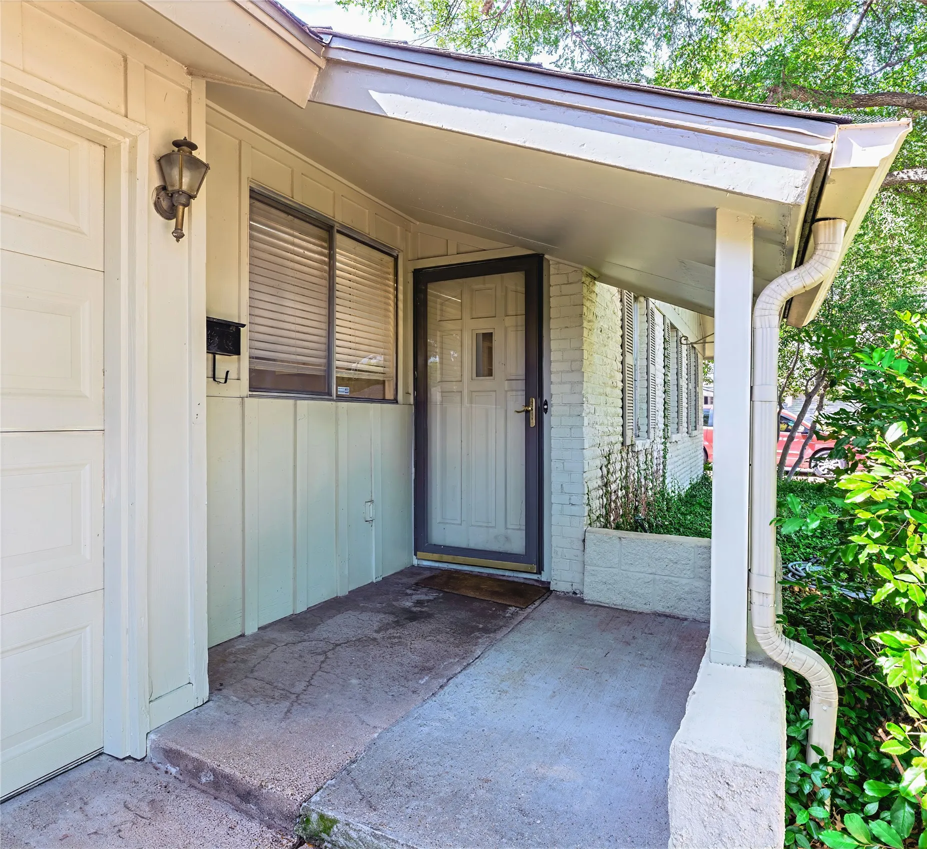 Single Family Residence For Sale in Dallas County , 1206 Farnham Court E, Irving, Texas 75062, 3 Bedroom, 2 Bathroom, Garage spaces, 1,442 Sqft, built in 1961, mls#21335134, Real Estate Agent in Irving, Homes For Sale in Dallas county, Homes For Sale in Irving, Realtor in Irving Texas, Real Estate Brokerage Independent Realty Texas, Luminita Cordes Realtor