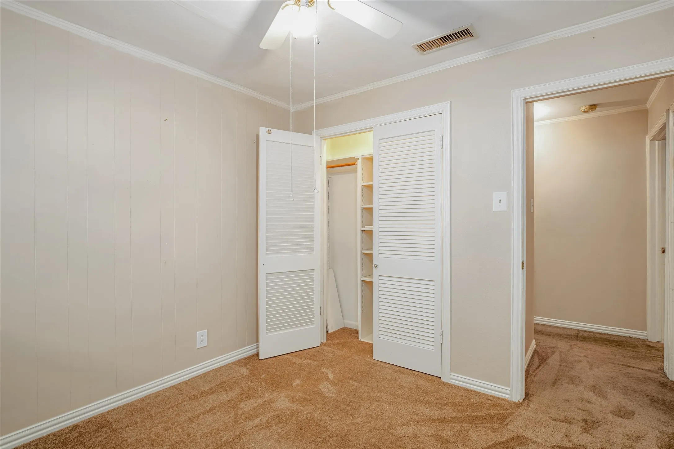 Single Family Residence For Sale in Dallas County , 1206 Farnham Court E, Irving, Texas 75062, 3 Bedroom, 2 Bathroom, Garage spaces, 1,442 Sqft, built in 1961, mls#21335134, Real Estate Agent in Irving, Homes For Sale in Dallas county, Homes For Sale in Irving, Realtor in Irving Texas, Real Estate Brokerage Independent Realty Texas, Luminita Cordes Realtor