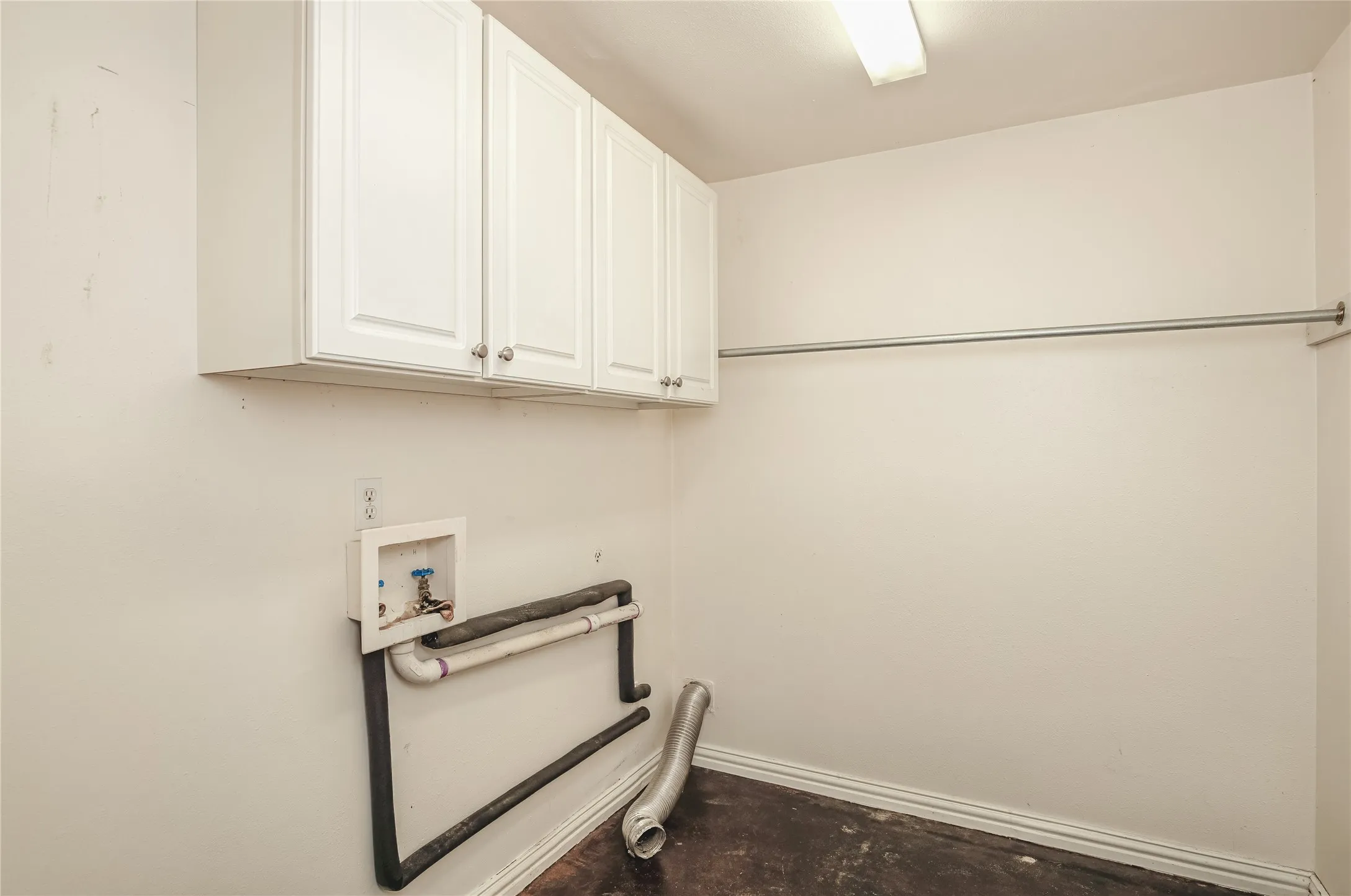 Single Family Residence For Sale in Dallas County , 1206 Farnham Court E, Irving, Texas 75062, 3 Bedroom, 2 Bathroom, Garage spaces, 1,442 Sqft, built in 1961, mls#21335134, Real Estate Agent in Irving, Homes For Sale in Dallas county, Homes For Sale in Irving, Realtor in Irving Texas, Real Estate Brokerage Independent Realty Texas, Luminita Cordes Realtor