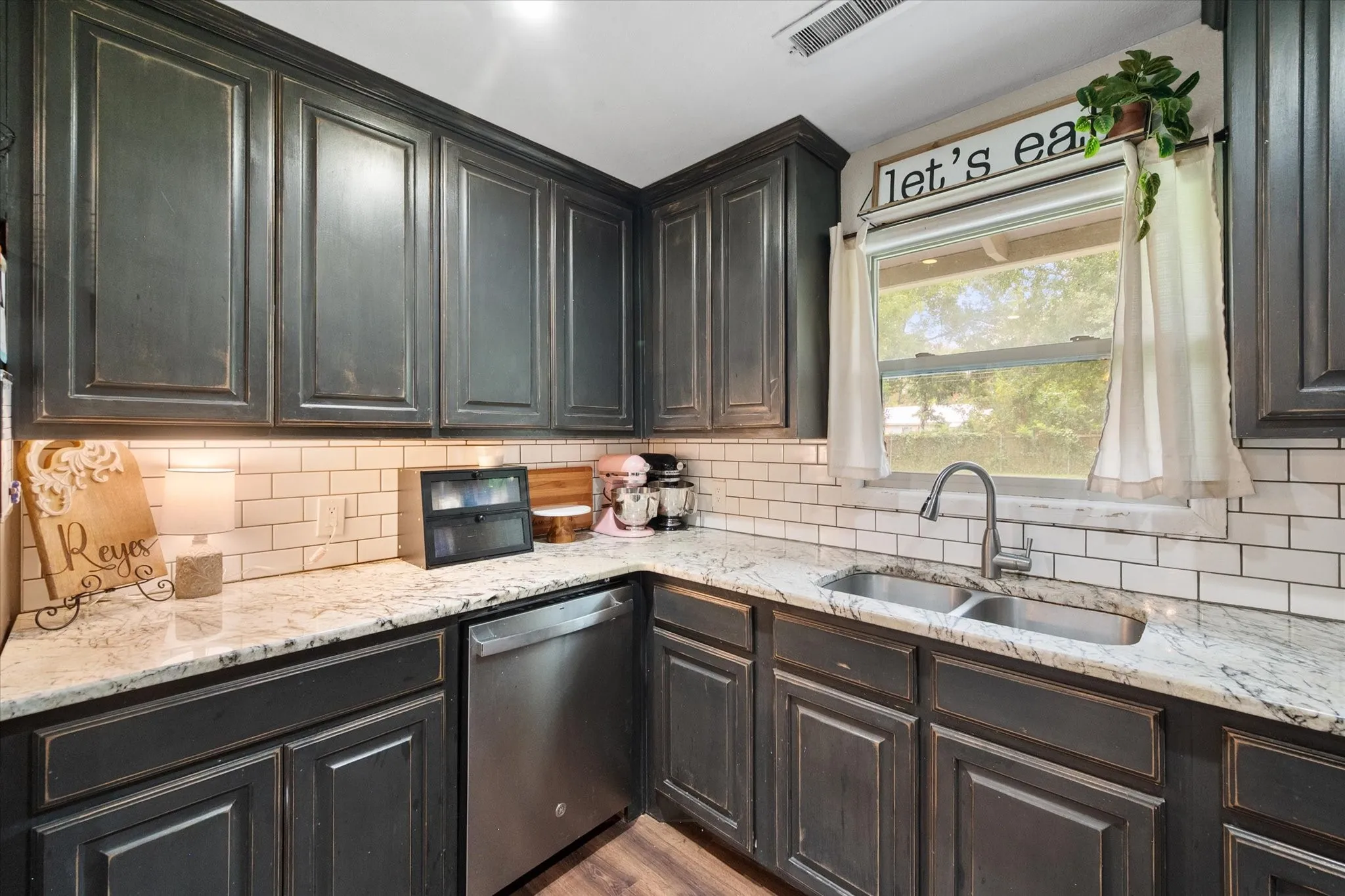 Single Family Residence For Sale in Navarro County , 1437 Ficklin Avenue, Corsicana, Texas 75110, 3 Bedroom, 2 Bathroom, Garage spaces, 1,592 Sqft, built in 1956, mls#21334865, Real Estate Agent in Corsicana, Homes For Sale in Navarro county, Homes For Sale in Corsicana, Realtor in Corsicana Texas, Real Estate Brokerage Independent Realty Texas, Luminita Cordes Realtor