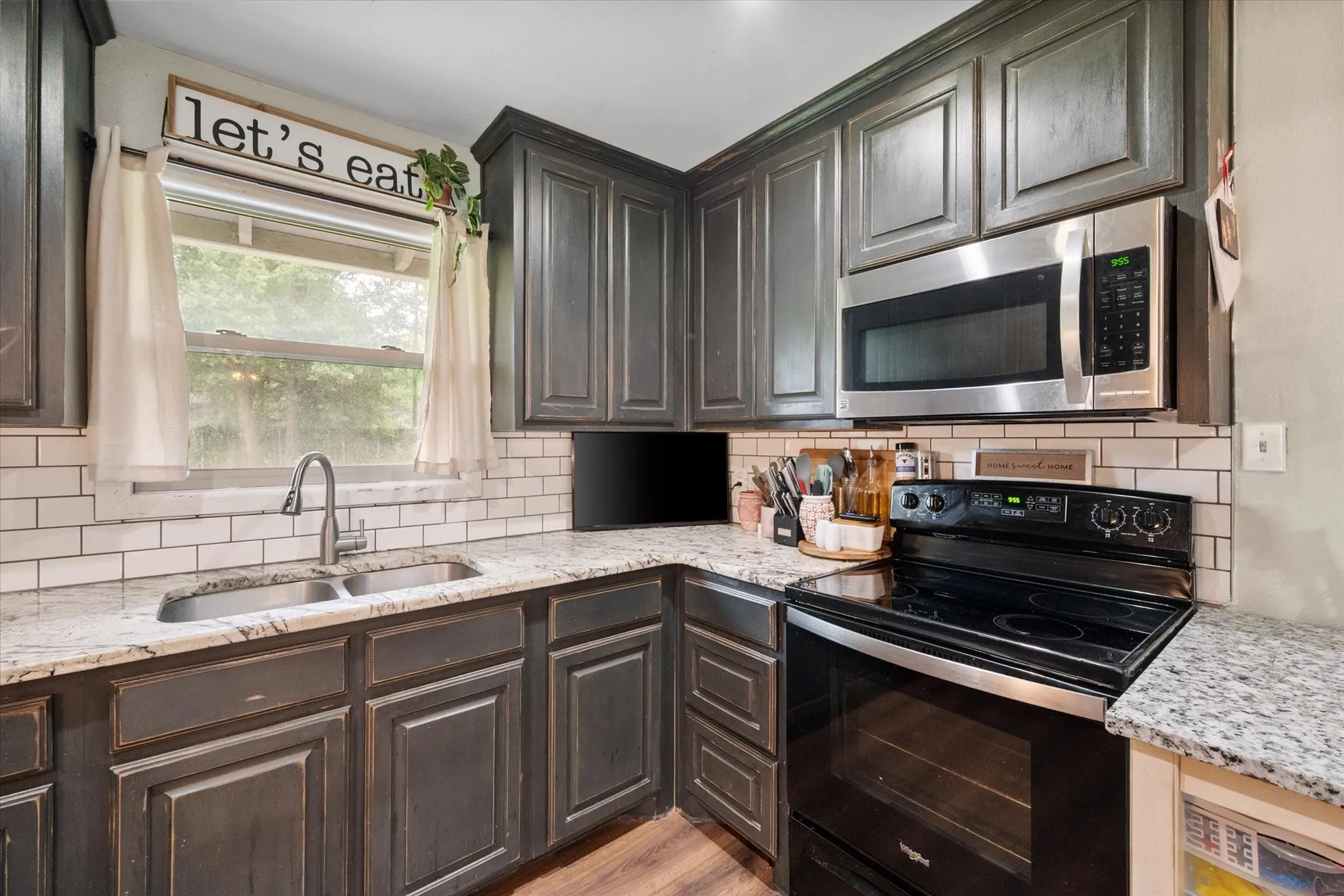 Single Family Residence For Sale in Navarro County , 1437 Ficklin Avenue, Corsicana, Texas 75110, 3 Bedroom, 2 Bathroom, Garage spaces, 1,592 Sqft, built in 1956, mls#21334865, Real Estate Agent in Corsicana, Homes For Sale in Navarro county, Homes For Sale in Corsicana, Realtor in Corsicana Texas, Real Estate Brokerage Independent Realty Texas, Luminita Cordes Realtor