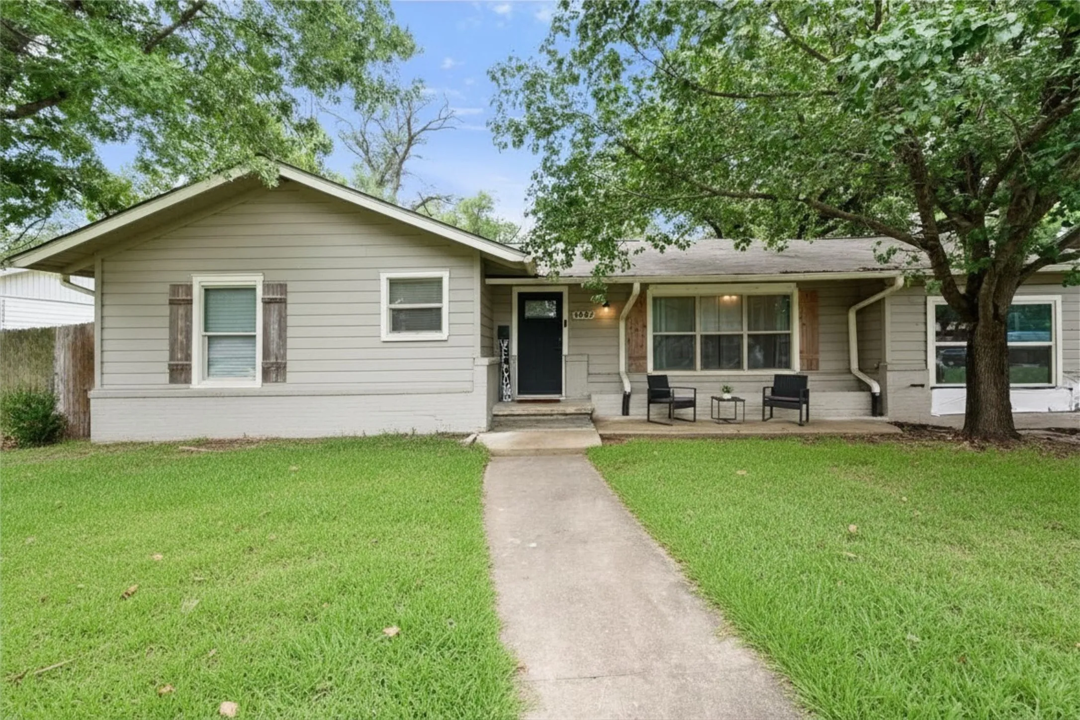 Single Family Residence For Sale in Navarro County , 1437 Ficklin Avenue, Corsicana, Texas 75110, 3 Bedroom, 2 Bathroom, Garage spaces, 1,592 Sqft, built in 1956, mls#21334865, Real Estate Agent in Corsicana, Homes For Sale in Navarro county, Homes For Sale in Corsicana, Realtor in Corsicana Texas, Real Estate Brokerage Independent Realty Texas, Luminita Cordes Realtor