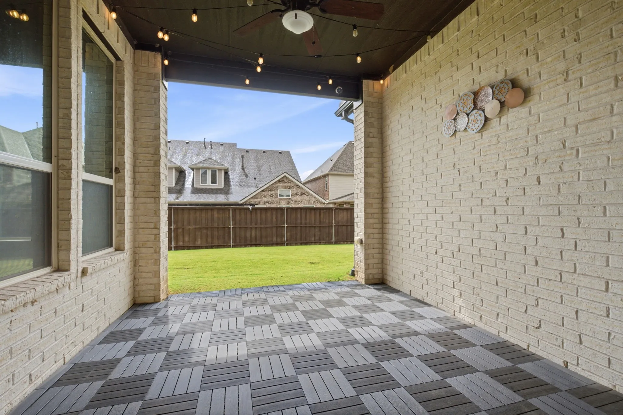 Spacious Covered Patio w/ Ceiling Fan