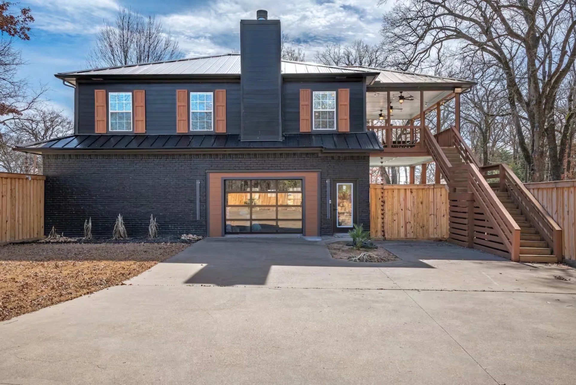 Enclosed and private outdoor living space on the 106 White Oak side of the property.