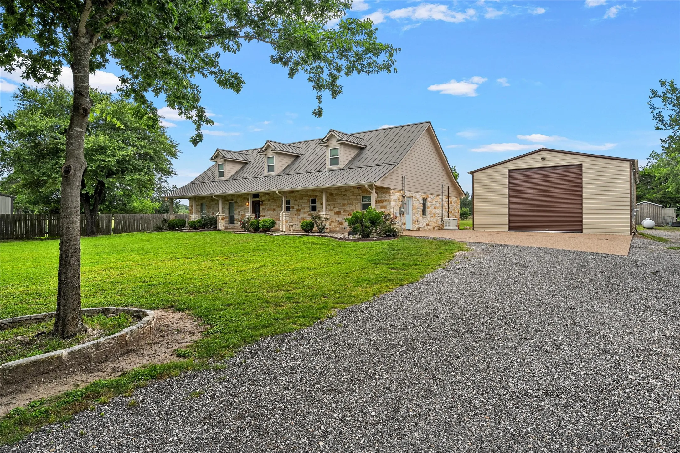 Single Family Residence For Sale in Mc Lennan County , 1117 Downsville Road, Robinson, Texas 76706, 4 Bedroom, 3 Bathroom, Garage spaces, 2,136 Sqft, built in 2013, mls#21334975, Real Estate Agent in Robinson, Homes For Sale in Mc Lennan county, Homes For Sale in Robinson, Realtor in Robinson Texas, Real Estate Brokerage Independent Realty Texas, Luminita Cordes Realtor