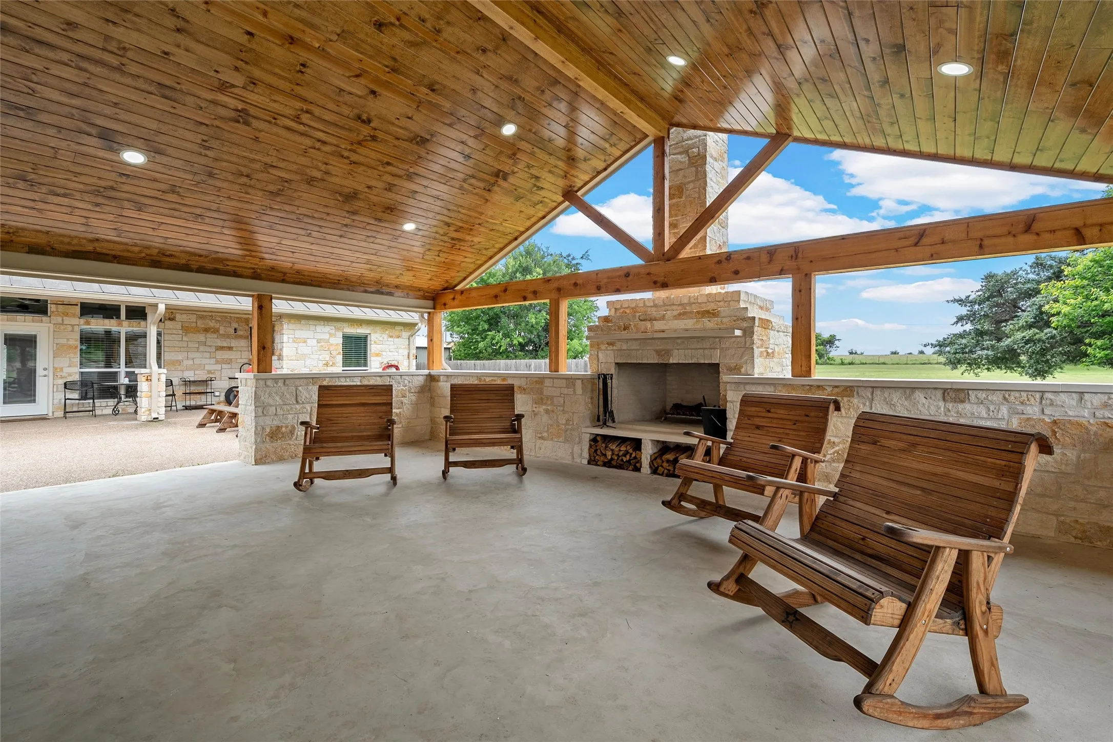 Single Family Residence For Sale in Mc Lennan County , 1117 Downsville Road, Robinson, Texas 76706, 4 Bedroom, 3 Bathroom, Garage spaces, 2,136 Sqft, built in 2013, mls#21334975, Real Estate Agent in Robinson, Homes For Sale in Mc Lennan county, Homes For Sale in Robinson, Realtor in Robinson Texas, Real Estate Brokerage Independent Realty Texas, Luminita Cordes Realtor