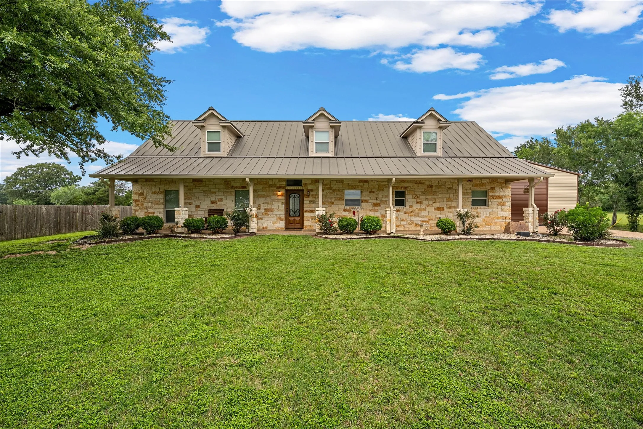 Single Family Residence For Sale in Mc Lennan County , 1117 Downsville Road, Robinson, Texas 76706, 4 Bedroom, 3 Bathroom, Garage spaces, 2,136 Sqft, built in 2013, mls#21334975, Real Estate Agent in Robinson, Homes For Sale in Mc Lennan county, Homes For Sale in Robinson, Realtor in Robinson Texas, Real Estate Brokerage Independent Realty Texas, Luminita Cordes Realtor