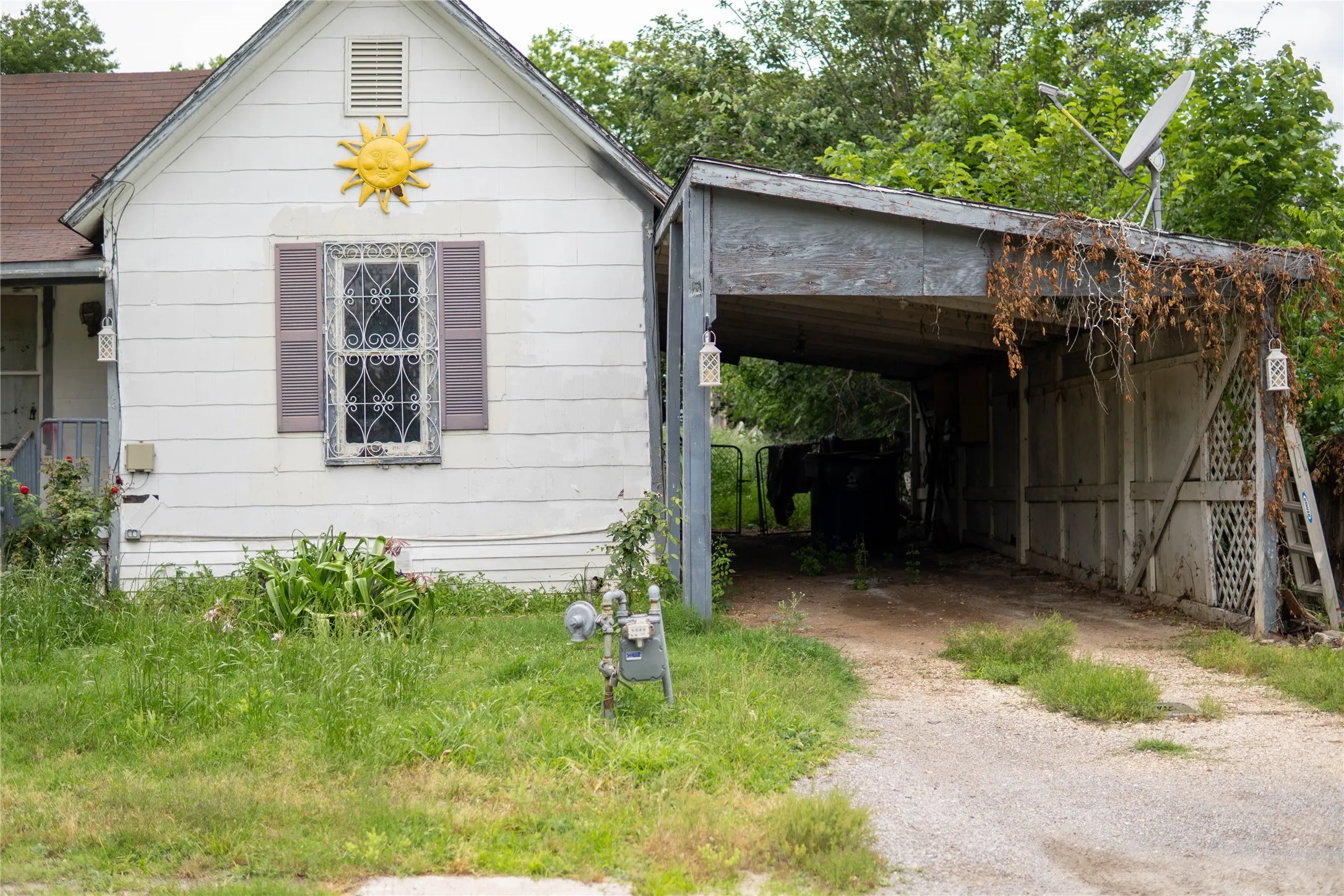 Single Family Residence For Sale in Johnson County , 106 S Watson Street, Alvarado, Texas 76009, 3 Bedrooms, 1 Bathroom, 1 Garage spaces, 1,130 Sqft, built in 1948, Price $155,000, mls#21332289, Real Estate Agent in Alvarado, Homes For Sale in Johnson county, Homes For Sale in Alvarado, Realtor in Alvarado Texas, Real Estate Brokerage Independent Realty Texas, Luminita Cordes Realtor