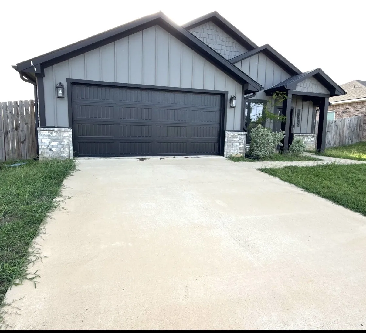 Single Family Residence For Sale in Smith County , 17115 Meadowview Lane, Lindale, Texas 75771, 3 Bedroom, 2 Bathroom, 2 Garage spaces, 1,361 Sqft, built in 2022, mls#21329200, Real Estate Agent in Lindale, Homes For Sale in Smith county, Homes For Sale in Lindale, Realtor in Lindale Texas, Real Estate Brokerage Independent Realty Texas, Luminita Cordes Realtor