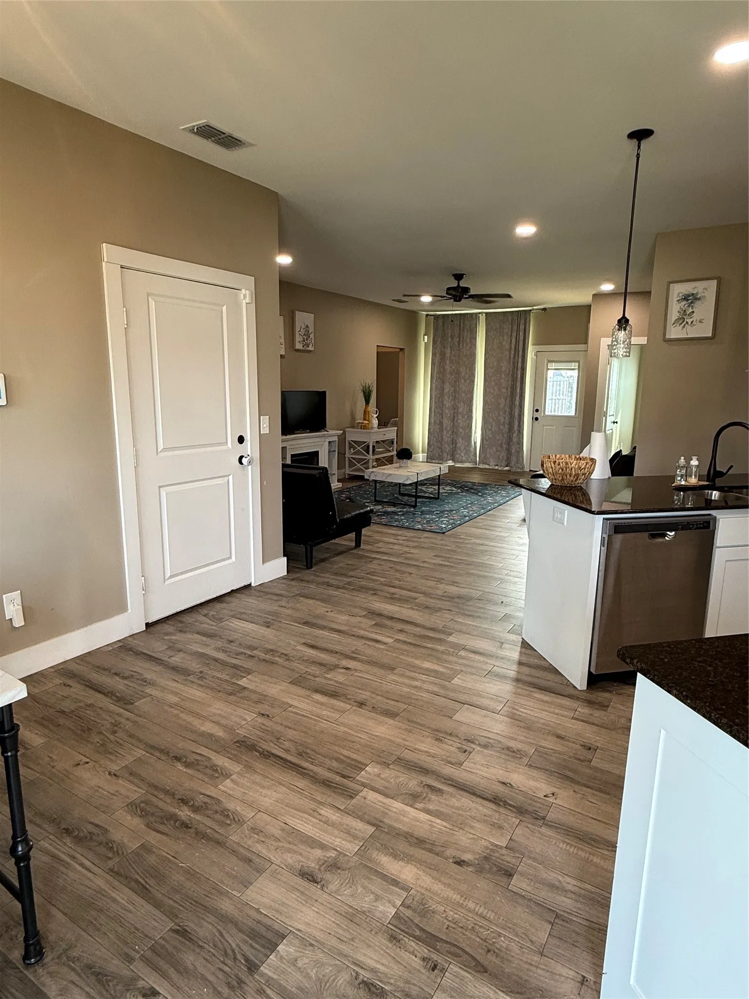 Single Family Residence For Sale in Smith County , 17115 Meadowview Lane, Lindale, Texas 75771, 3 Bedroom, 2 Bathroom, 2 Garage spaces, 1,361 Sqft, built in 2022, mls#21329200, Real Estate Agent in Lindale, Homes For Sale in Smith county, Homes For Sale in Lindale, Realtor in Lindale Texas, Real Estate Brokerage Independent Realty Texas, Luminita Cordes Realtor