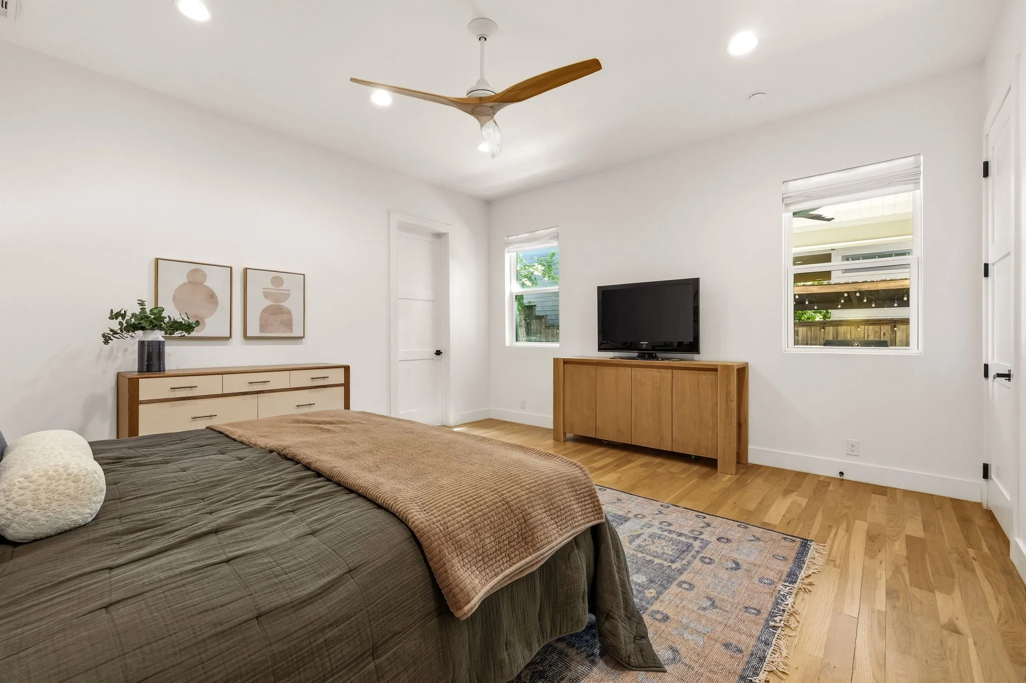 Single Family Residence For Rent in Dallas County , 5509 Richard Avenue, Dallas, Texas 75206, 4 Bedroom, 5 Bathroom, 2 Garage spaces, 4,346 Sqft, built in 2020, mls#21333177, Real Estate Agent in Dallas, Homes For Rent in Dallas county, Homes For Rent in Dallas, Realtor in Dallas Texas, Real Estate Brokerage Independent Realty Texas, Luminita Cordes Realtor