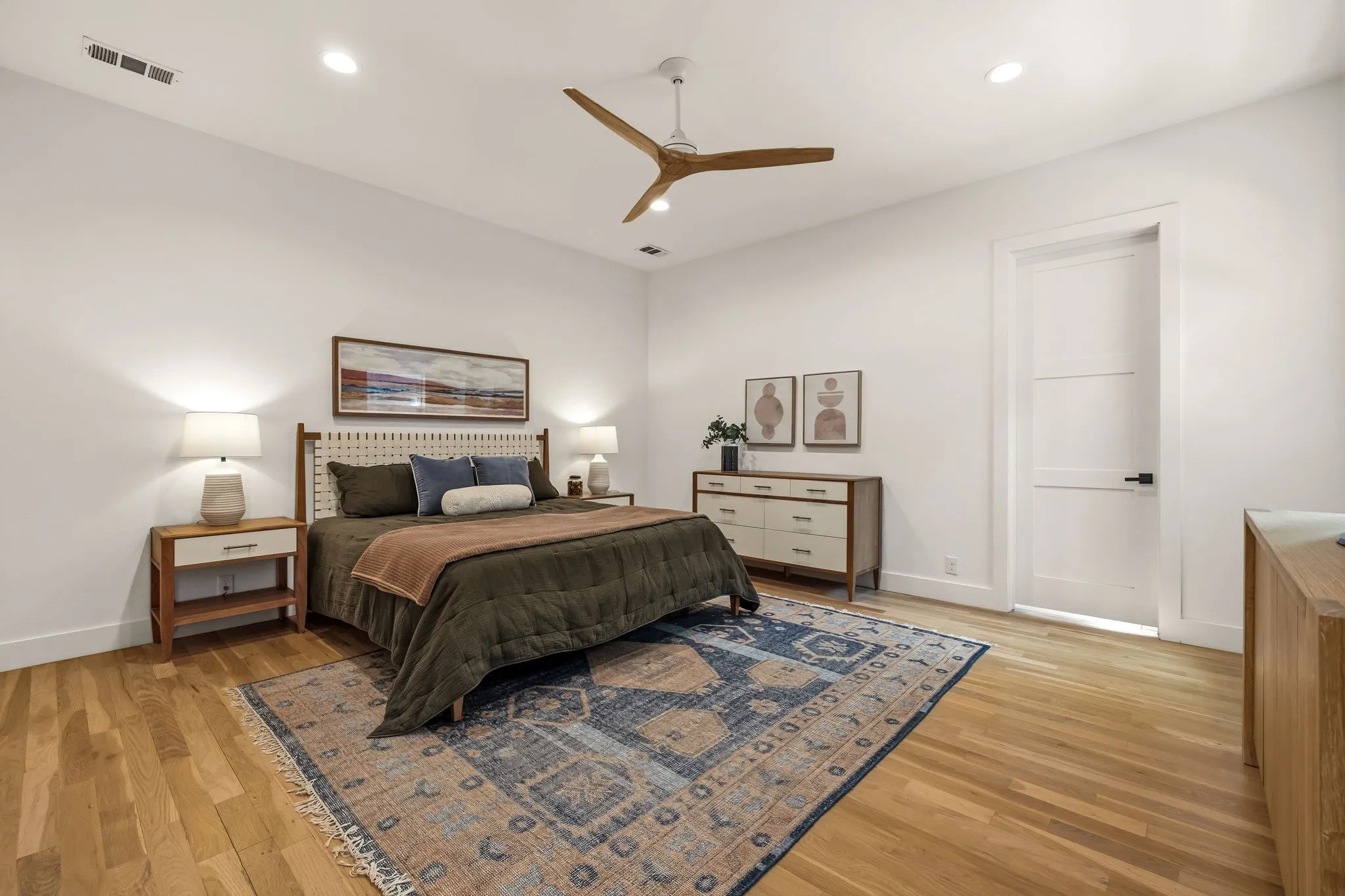 Single Family Residence For Rent in Dallas County , 5509 Richard Avenue, Dallas, Texas 75206, 4 Bedroom, 5 Bathroom, 2 Garage spaces, 4,346 Sqft, built in 2020, mls#21333177, Real Estate Agent in Dallas, Homes For Rent in Dallas county, Homes For Rent in Dallas, Realtor in Dallas Texas, Real Estate Brokerage Independent Realty Texas, Luminita Cordes Realtor