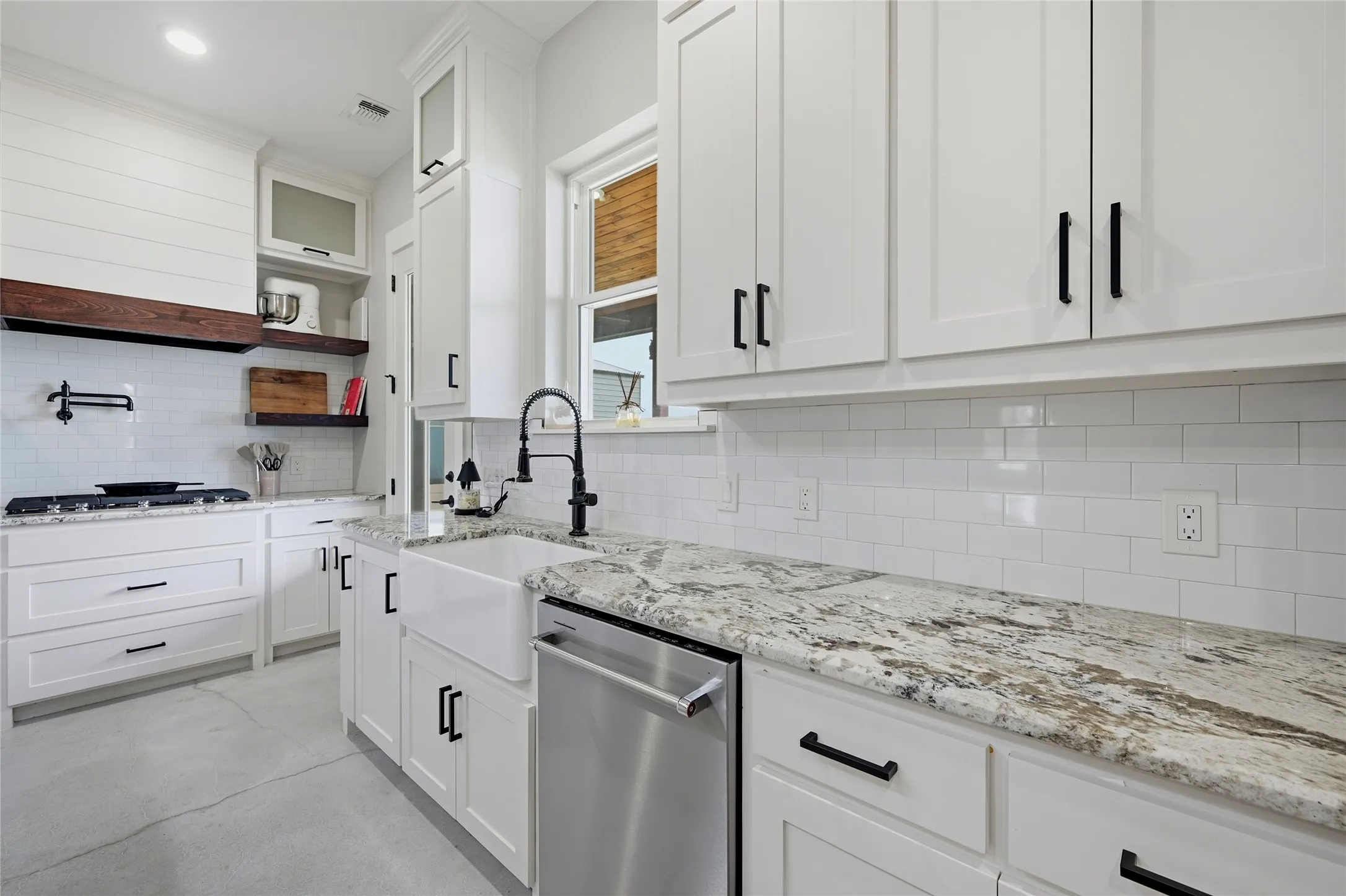 Single Family Residence For Sale in Grayson County , 119 Arkansas Road, Sadler, Texas 76264, 3 Bedrooms, 3 Bathrooms, Garage spaces, 2,218 Sqft, built in 2023, Price $555,000, mls#21333164, Real Estate Agent in Sadler, Homes For Sale in Grayson county, Homes For Sale in Sadler, Realtor in Sadler Texas, Real Estate Brokerage Independent Realty Texas, Luminita Cordes Realtor