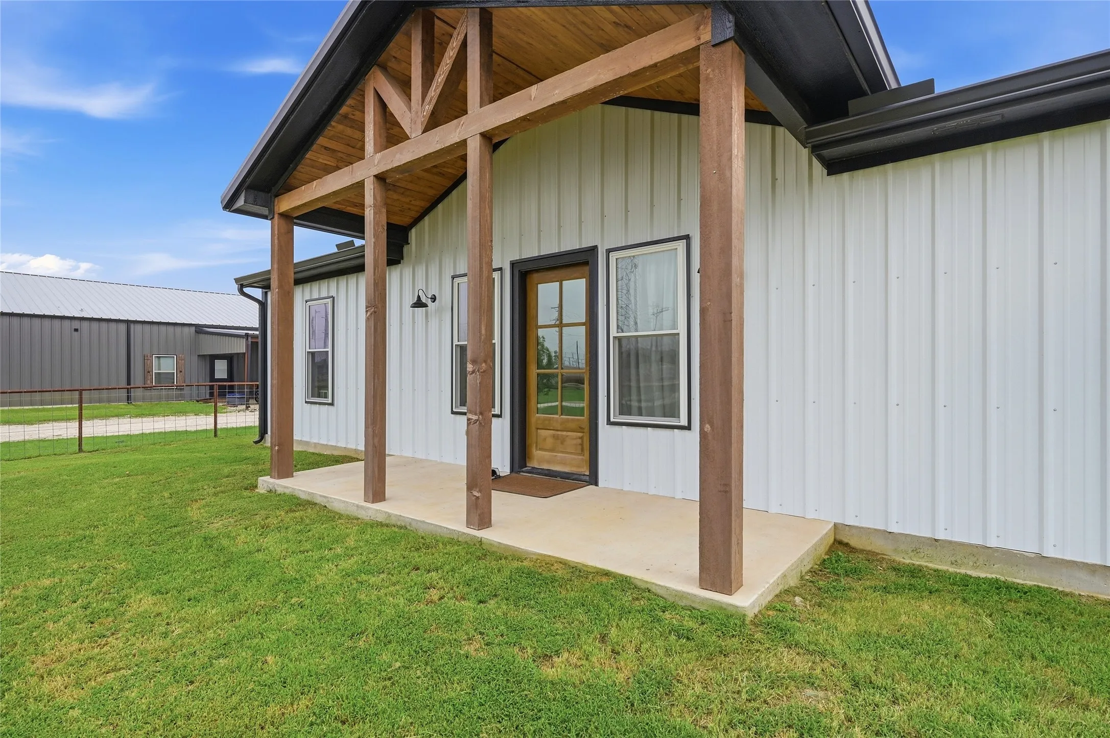 Single Family Residence For Sale in Grayson County , 119 Arkansas Road, Sadler, Texas 76264, 3 Bedrooms, 3 Bathrooms, Garage spaces, 2,218 Sqft, built in 2023, Price $555,000, mls#21333164, Real Estate Agent in Sadler, Homes For Sale in Grayson county, Homes For Sale in Sadler, Realtor in Sadler Texas, Real Estate Brokerage Independent Realty Texas, Luminita Cordes Realtor
