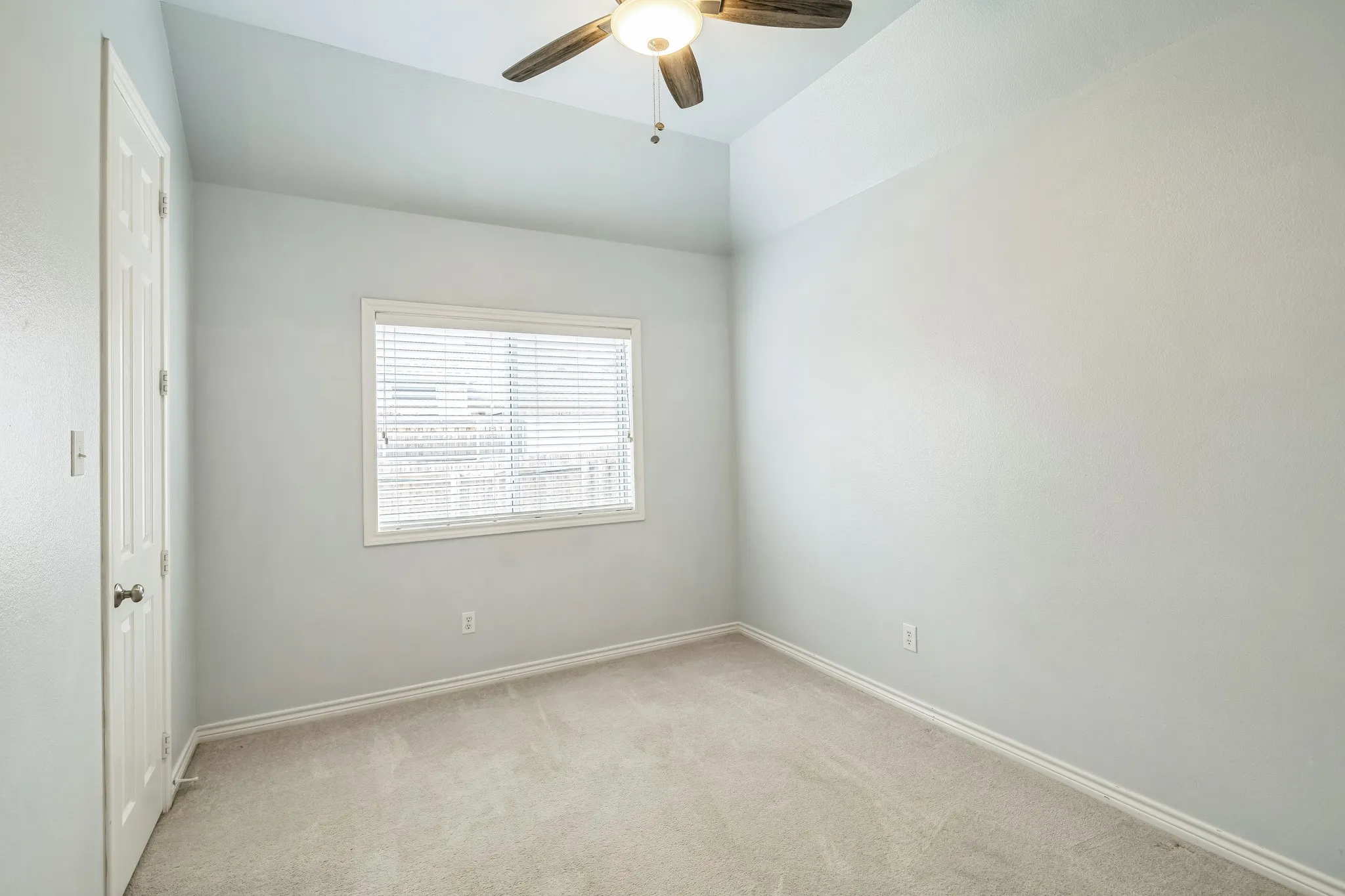 Single Family Residence For Sale in Denton County , 4471 Chandler Drive, Frisco, Texas 75034, 3 Bedrooms, 2 Bathrooms, 2 Garage spaces, 2,102 Sqft, built in 2003, Price $525,000, mls#21335160, Real Estate Agent in Frisco, Homes For Sale in Denton county, Homes For Sale in Frisco, Realtor in Frisco Texas, Real Estate Brokerage Independent Realty Texas, Luminita Cordes Realtor