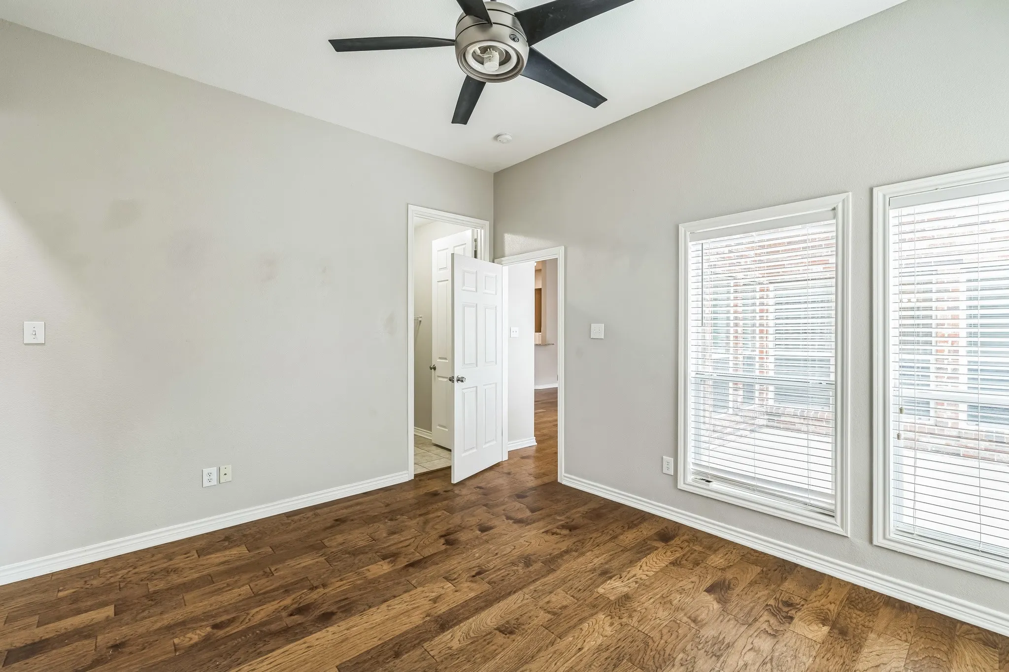 Single Family Residence For Sale in Denton County , 4471 Chandler Drive, Frisco, Texas 75034, 3 Bedrooms, 2 Bathrooms, 2 Garage spaces, 2,102 Sqft, built in 2003, Price $525,000, mls#21335160, Real Estate Agent in Frisco, Homes For Sale in Denton county, Homes For Sale in Frisco, Realtor in Frisco Texas, Real Estate Brokerage Independent Realty Texas, Luminita Cordes Realtor