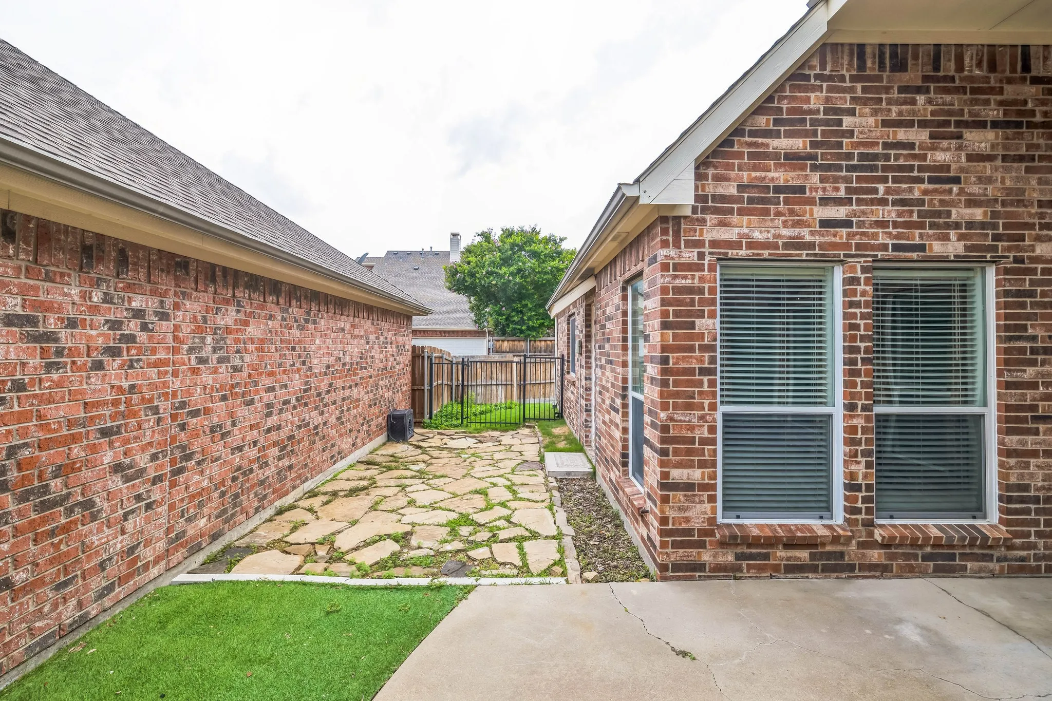 Single Family Residence For Sale in Denton County , 4471 Chandler Drive, Frisco, Texas 75034, 3 Bedrooms, 2 Bathrooms, 2 Garage spaces, 2,102 Sqft, built in 2003, Price $525,000, mls#21335160, Real Estate Agent in Frisco, Homes For Sale in Denton county, Homes For Sale in Frisco, Realtor in Frisco Texas, Real Estate Brokerage Independent Realty Texas, Luminita Cordes Realtor