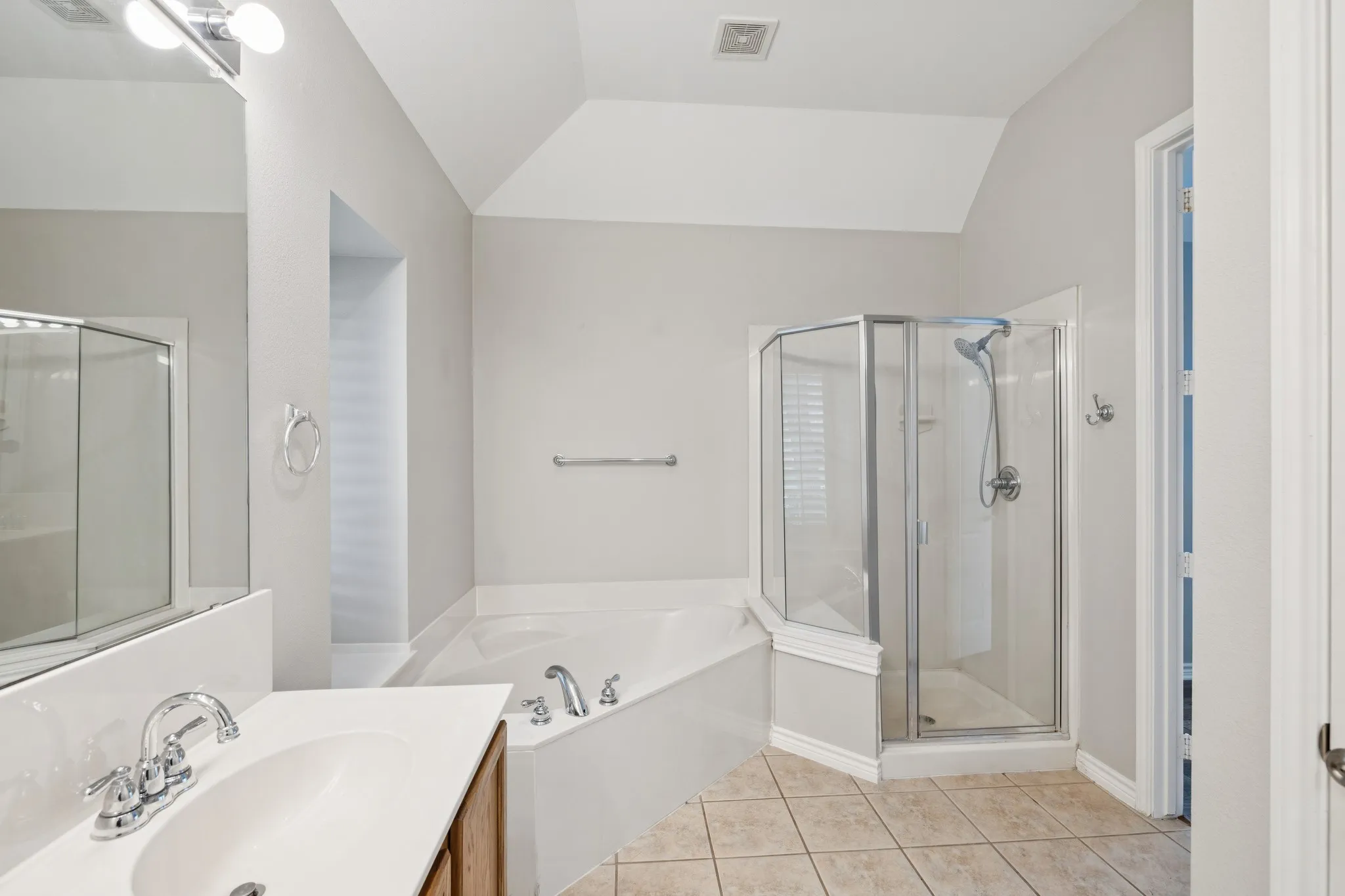 Single Family Residence For Sale in Denton County , 4471 Chandler Drive, Frisco, Texas 75034, 3 Bedrooms, 2 Bathrooms, 2 Garage spaces, 2,102 Sqft, built in 2003, Price $525,000, mls#21335160, Real Estate Agent in Frisco, Homes For Sale in Denton county, Homes For Sale in Frisco, Realtor in Frisco Texas, Real Estate Brokerage Independent Realty Texas, Luminita Cordes Realtor