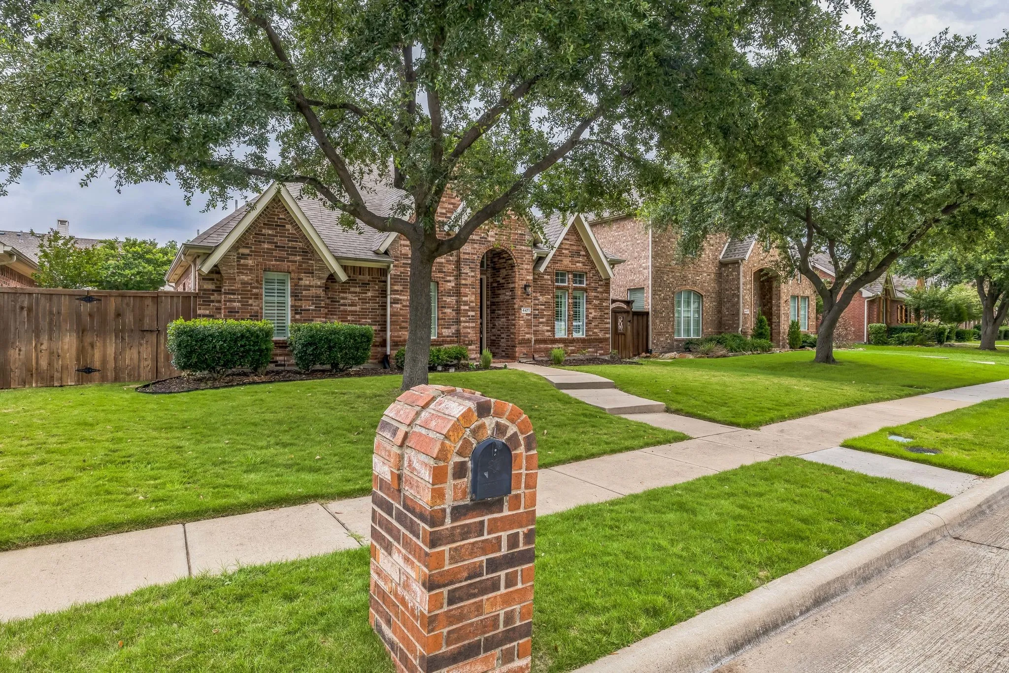 Single Family Residence For Sale in Denton County , 4471 Chandler Drive, Frisco, Texas 75034, 3 Bedrooms, 2 Bathrooms, 2 Garage spaces, 2,102 Sqft, built in 2003, Price $525,000, mls#21335160, Real Estate Agent in Frisco, Homes For Sale in Denton county, Homes For Sale in Frisco, Realtor in Frisco Texas, Real Estate Brokerage Independent Realty Texas, Luminita Cordes Realtor
