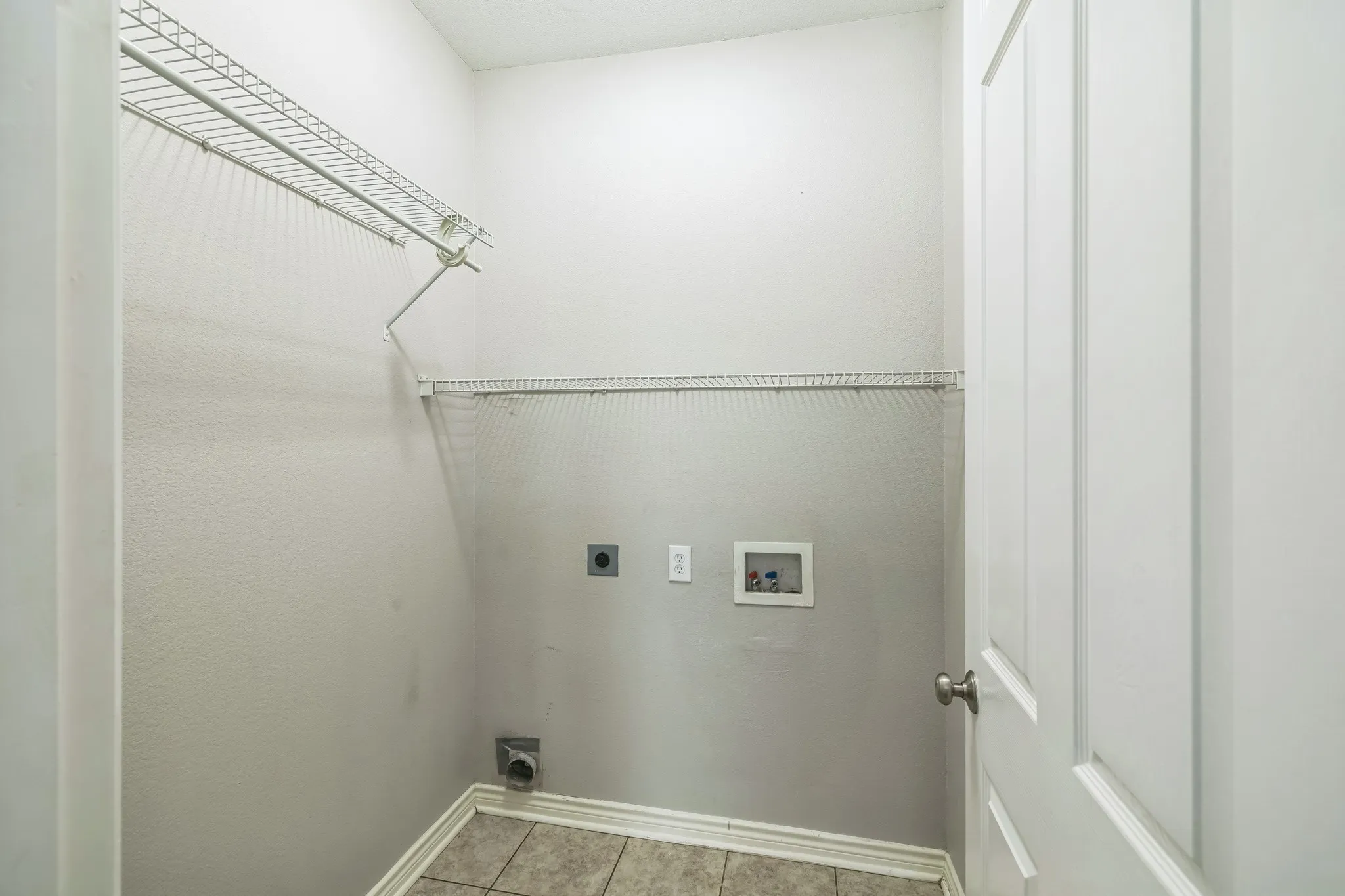 Single Family Residence For Sale in Denton County , 4471 Chandler Drive, Frisco, Texas 75034, 3 Bedrooms, 2 Bathrooms, 2 Garage spaces, 2,102 Sqft, built in 2003, Price $525,000, mls#21335160, Real Estate Agent in Frisco, Homes For Sale in Denton county, Homes For Sale in Frisco, Realtor in Frisco Texas, Real Estate Brokerage Independent Realty Texas, Luminita Cordes Realtor