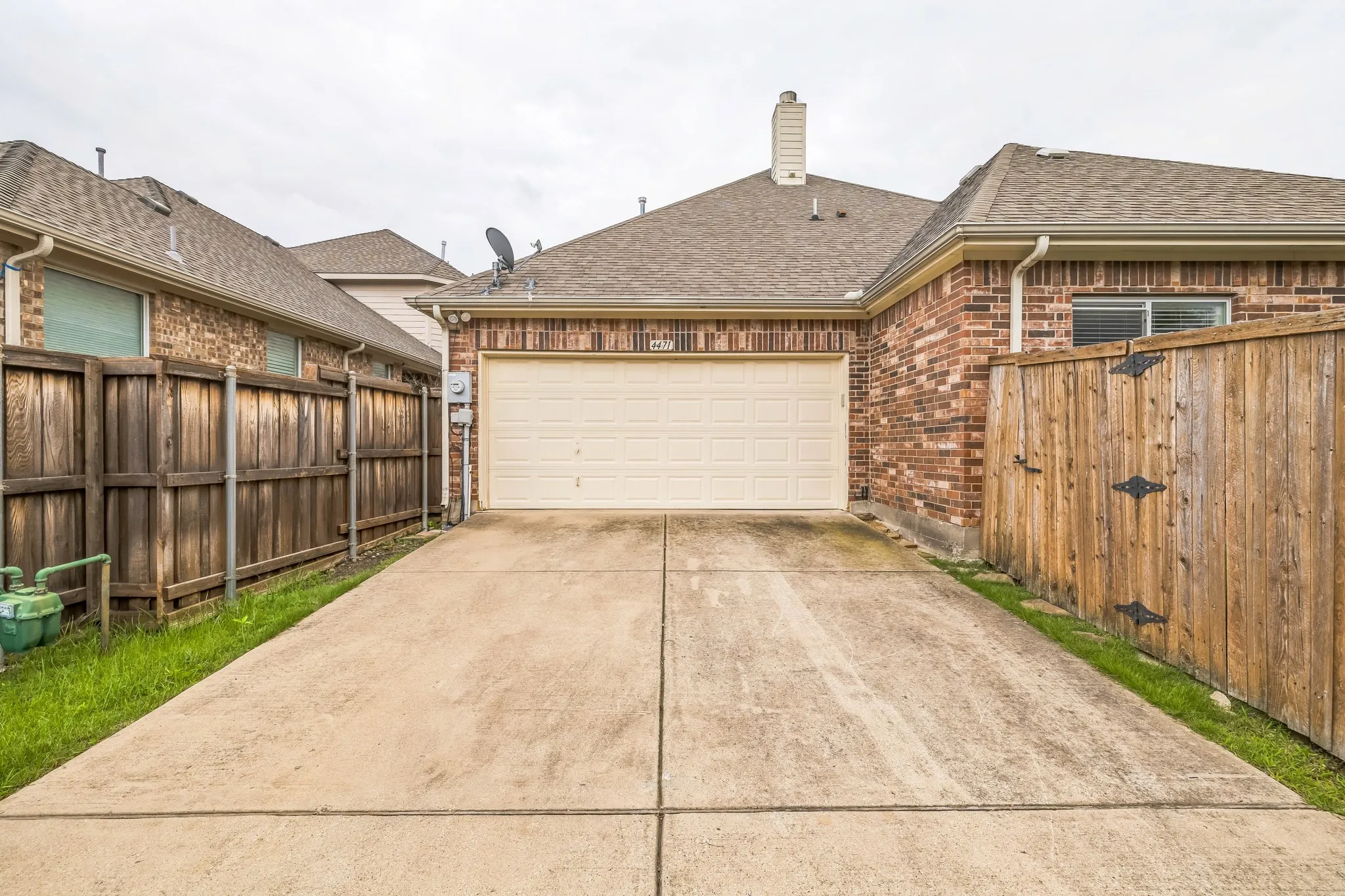 Single Family Residence For Sale in Denton County , 4471 Chandler Drive, Frisco, Texas 75034, 3 Bedrooms, 2 Bathrooms, 2 Garage spaces, 2,102 Sqft, built in 2003, Price $525,000, mls#21335160, Real Estate Agent in Frisco, Homes For Sale in Denton county, Homes For Sale in Frisco, Realtor in Frisco Texas, Real Estate Brokerage Independent Realty Texas, Luminita Cordes Realtor