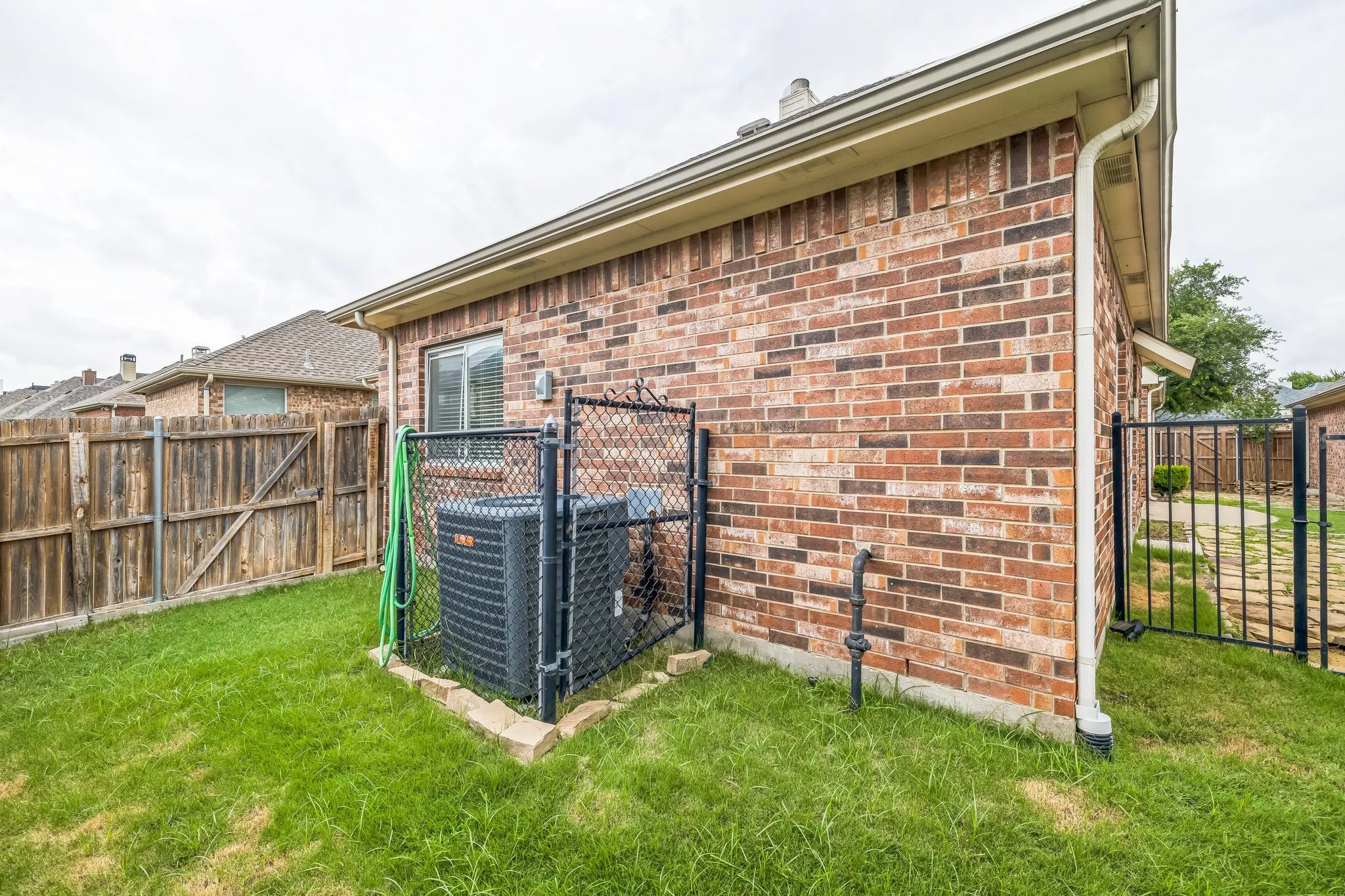 Single Family Residence For Sale in Denton County , 4471 Chandler Drive, Frisco, Texas 75034, 3 Bedrooms, 2 Bathrooms, 2 Garage spaces, 2,102 Sqft, built in 2003, Price $525,000, mls#21335160, Real Estate Agent in Frisco, Homes For Sale in Denton county, Homes For Sale in Frisco, Realtor in Frisco Texas, Real Estate Brokerage Independent Realty Texas, Luminita Cordes Realtor