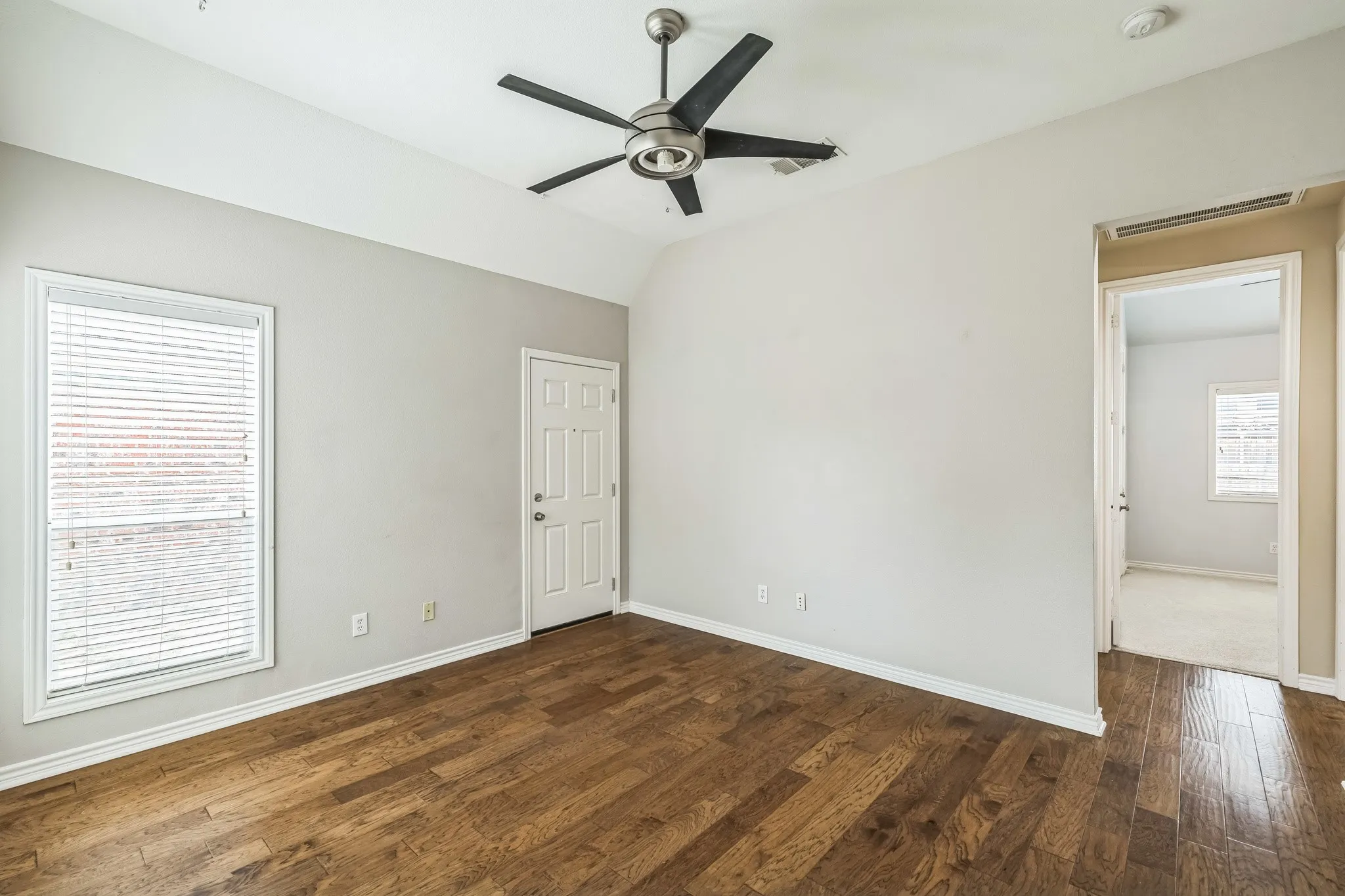 Single Family Residence For Sale in Denton County , 4471 Chandler Drive, Frisco, Texas 75034, 3 Bedrooms, 2 Bathrooms, 2 Garage spaces, 2,102 Sqft, built in 2003, Price $525,000, mls#21335160, Real Estate Agent in Frisco, Homes For Sale in Denton county, Homes For Sale in Frisco, Realtor in Frisco Texas, Real Estate Brokerage Independent Realty Texas, Luminita Cordes Realtor