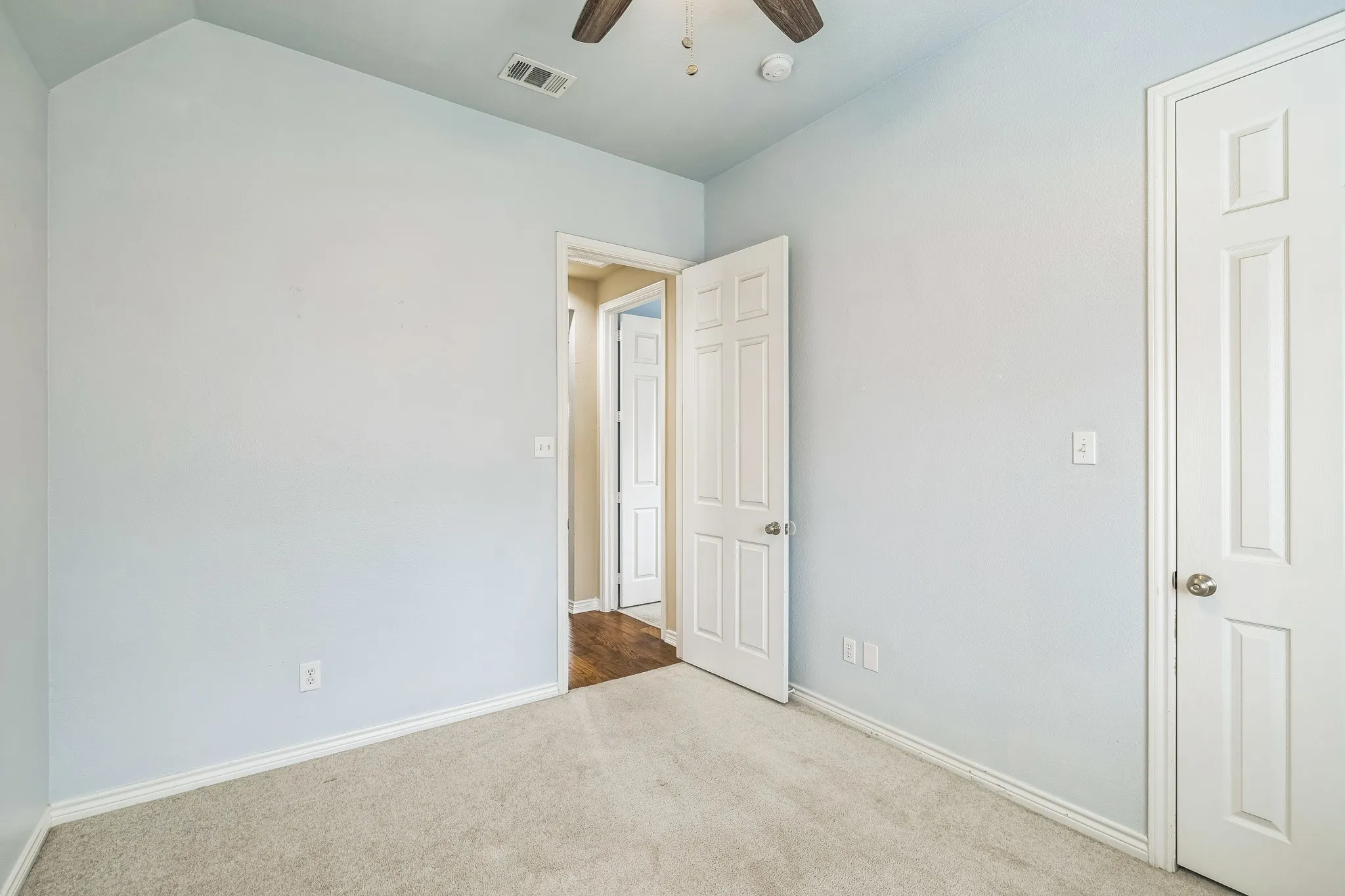 Single Family Residence For Sale in Denton County , 4471 Chandler Drive, Frisco, Texas 75034, 3 Bedrooms, 2 Bathrooms, 2 Garage spaces, 2,102 Sqft, built in 2003, Price $525,000, mls#21335160, Real Estate Agent in Frisco, Homes For Sale in Denton county, Homes For Sale in Frisco, Realtor in Frisco Texas, Real Estate Brokerage Independent Realty Texas, Luminita Cordes Realtor