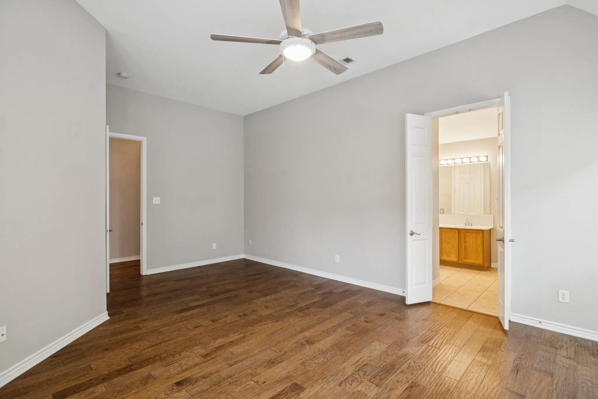 Single Family Residence For Sale in Denton County , 4471 Chandler Drive, Frisco, Texas 75034, 3 Bedrooms, 2 Bathrooms, 2 Garage spaces, 2,102 Sqft, built in 2003, Price $525,000, mls#21335160, Real Estate Agent in Frisco, Homes For Sale in Denton county, Homes For Sale in Frisco, Realtor in Frisco Texas, Real Estate Brokerage Independent Realty Texas, Luminita Cordes Realtor