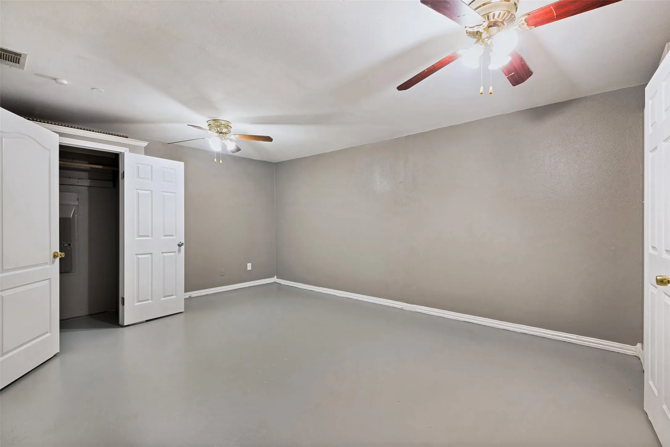 Single Family Residence For Rent in Kaufman County , 521 Brazos Street, Forney, Texas 75126, 4 Bedroom, 2 Bathroom, Garage spaces, 1,800 Sqft, built in 1998, mls#21335170, Real Estate Agent in Forney, Homes For Rent in Kaufman county, Homes For Rent in Forney, Realtor in Forney Texas, Real Estate Brokerage Independent Realty Texas, Luminita Cordes Realtor