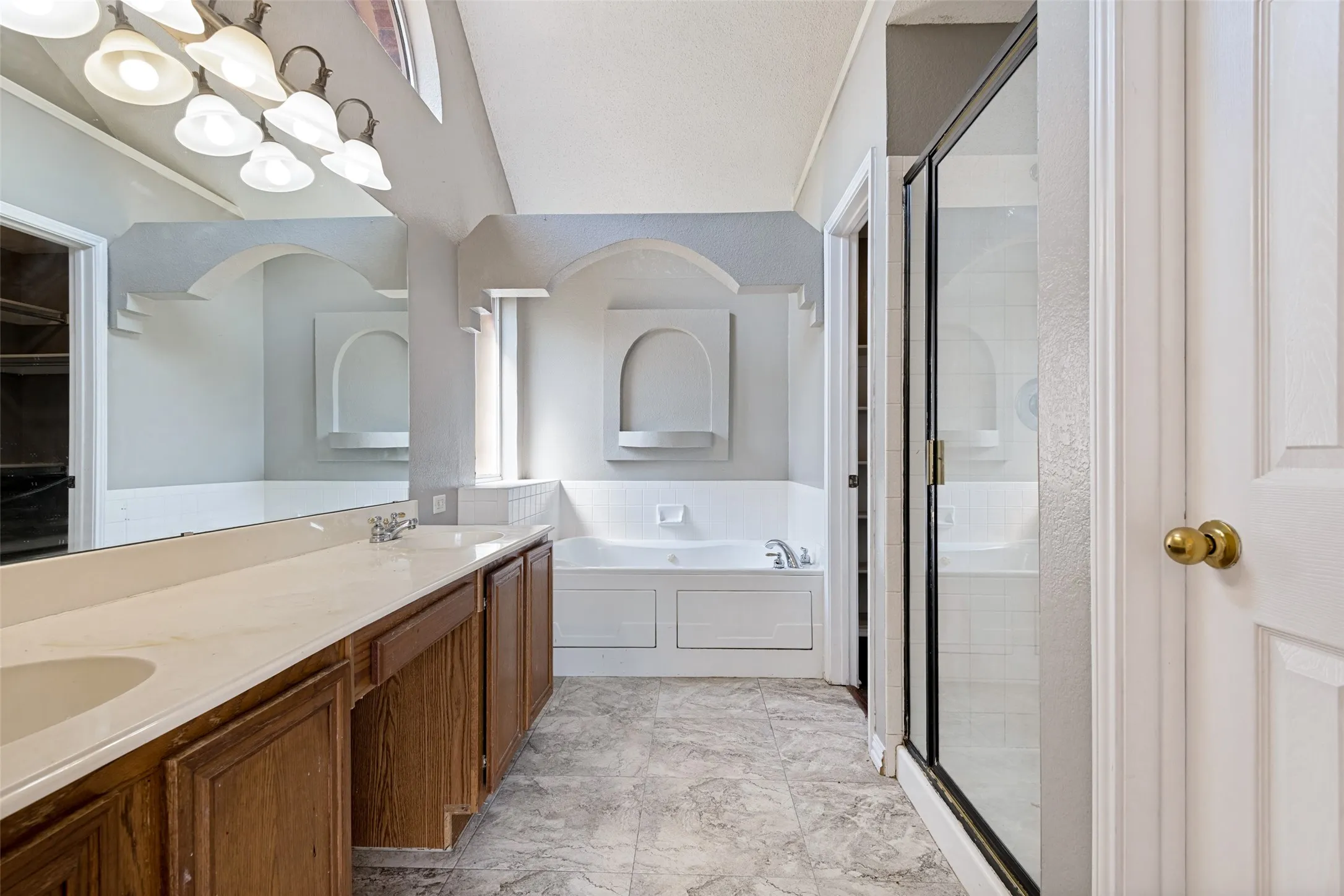 Single Family Residence For Rent in Kaufman County , 521 Brazos Street, Forney, Texas 75126, 4 Bedroom, 2 Bathroom, Garage spaces, 1,800 Sqft, built in 1998, mls#21335170, Real Estate Agent in Forney, Homes For Rent in Kaufman county, Homes For Rent in Forney, Realtor in Forney Texas, Real Estate Brokerage Independent Realty Texas, Luminita Cordes Realtor