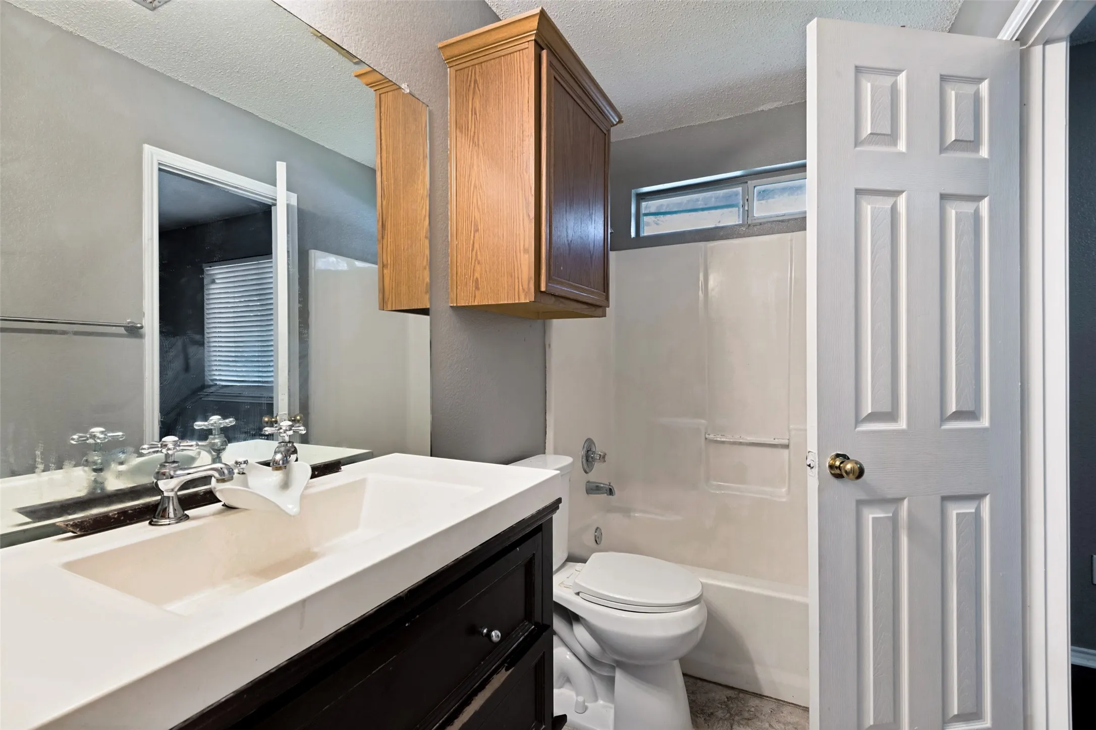Single Family Residence For Rent in Kaufman County , 521 Brazos Street, Forney, Texas 75126, 4 Bedroom, 2 Bathroom, Garage spaces, 1,800 Sqft, built in 1998, mls#21335170, Real Estate Agent in Forney, Homes For Rent in Kaufman county, Homes For Rent in Forney, Realtor in Forney Texas, Real Estate Brokerage Independent Realty Texas, Luminita Cordes Realtor