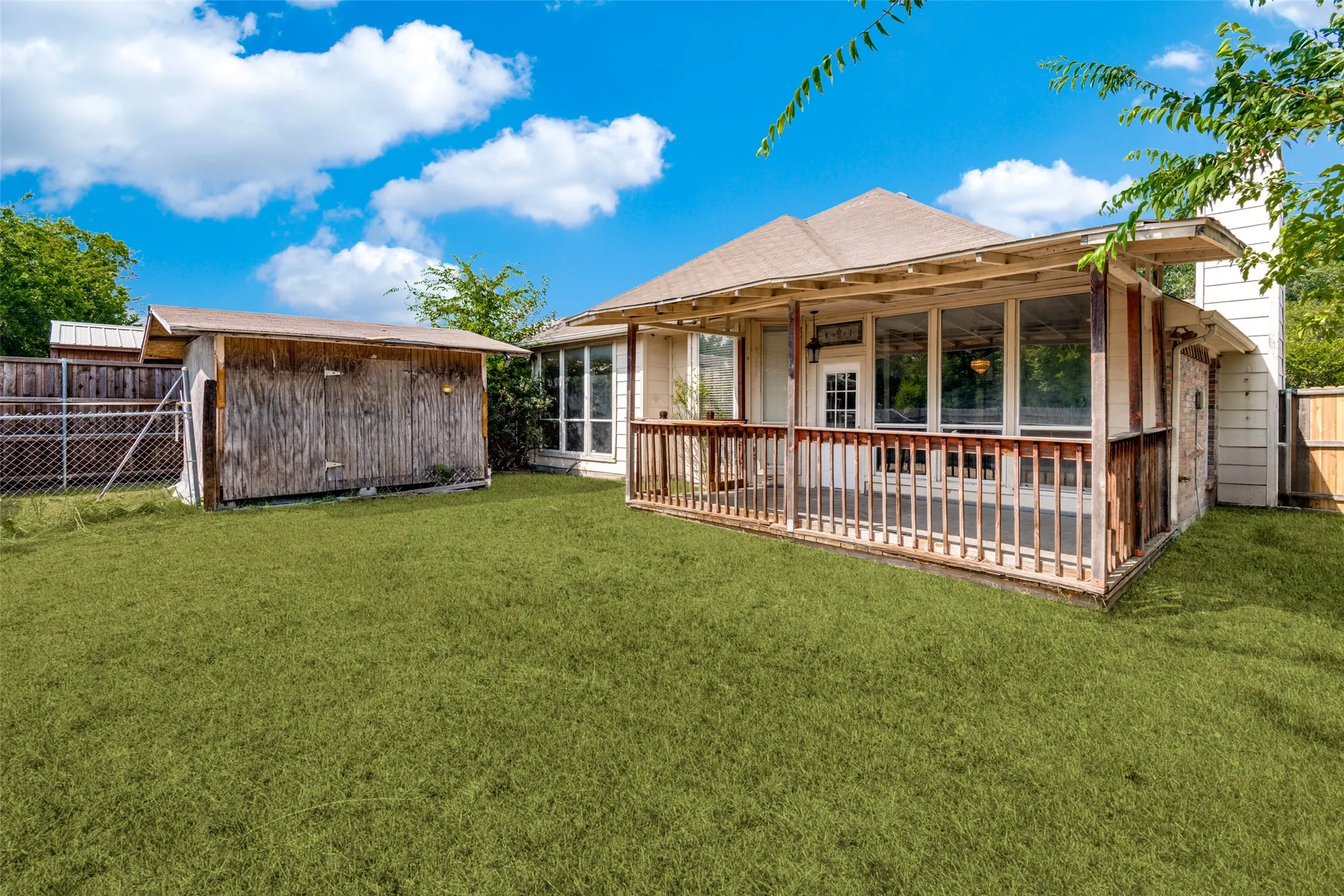Single Family Residence For Rent in Kaufman County , 521 Brazos Street, Forney, Texas 75126, 4 Bedroom, 2 Bathroom, Garage spaces, 1,800 Sqft, built in 1998, mls#21335170, Real Estate Agent in Forney, Homes For Rent in Kaufman county, Homes For Rent in Forney, Realtor in Forney Texas, Real Estate Brokerage Independent Realty Texas, Luminita Cordes Realtor