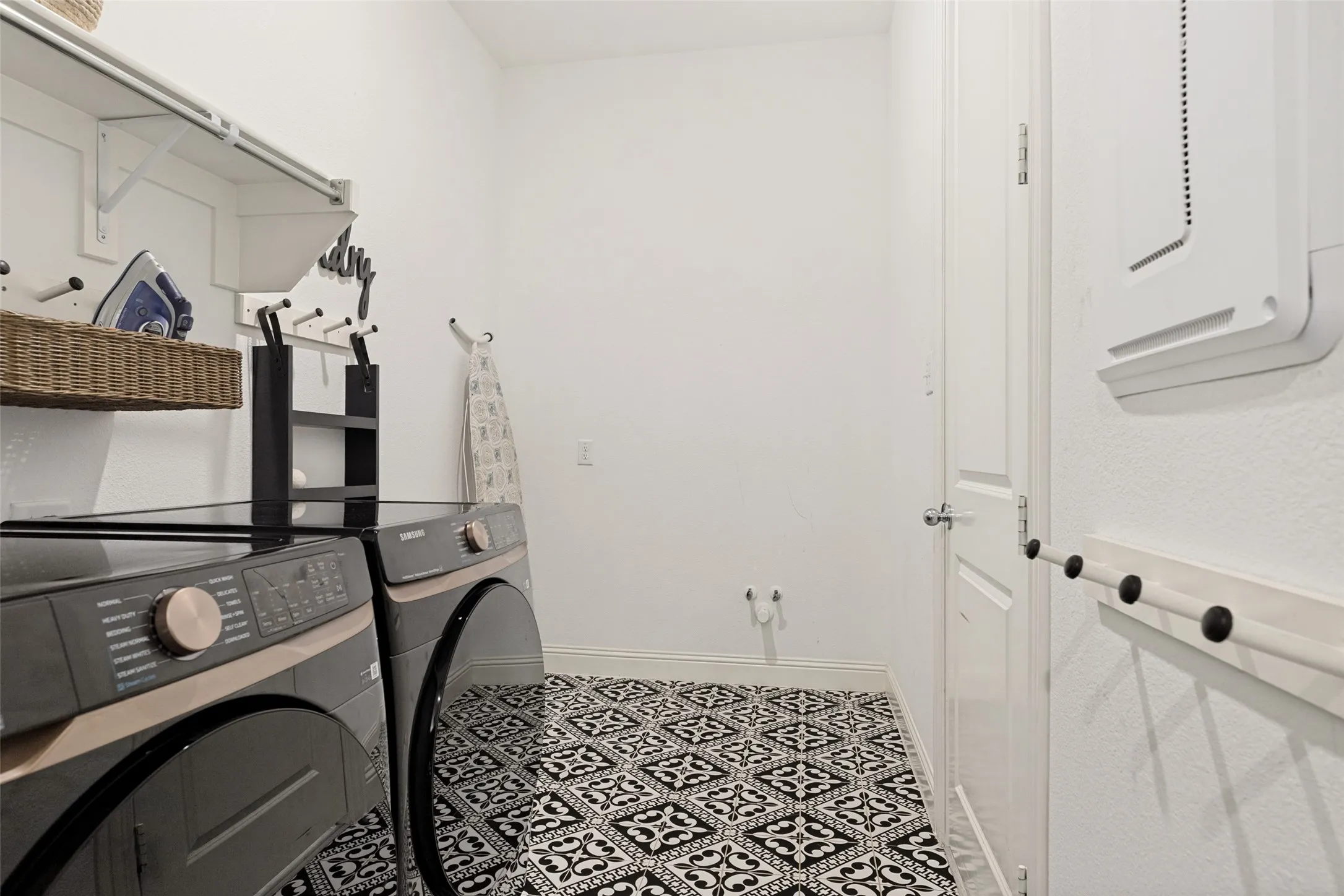 Single Family Residence For Sale in Collin County , 2506 Patton Drive, Melissa, Texas 75454, 5 Bedroom, 4 Bathroom, 4 Garage spaces, 3,801 Sqft, built in 2020, mls#21335156, Real Estate Agent in Melissa, Homes For Sale in Collin county, Homes For Sale in Melissa, Realtor in Melissa Texas, Real Estate Brokerage Independent Realty Texas, Luminita Cordes Realtor