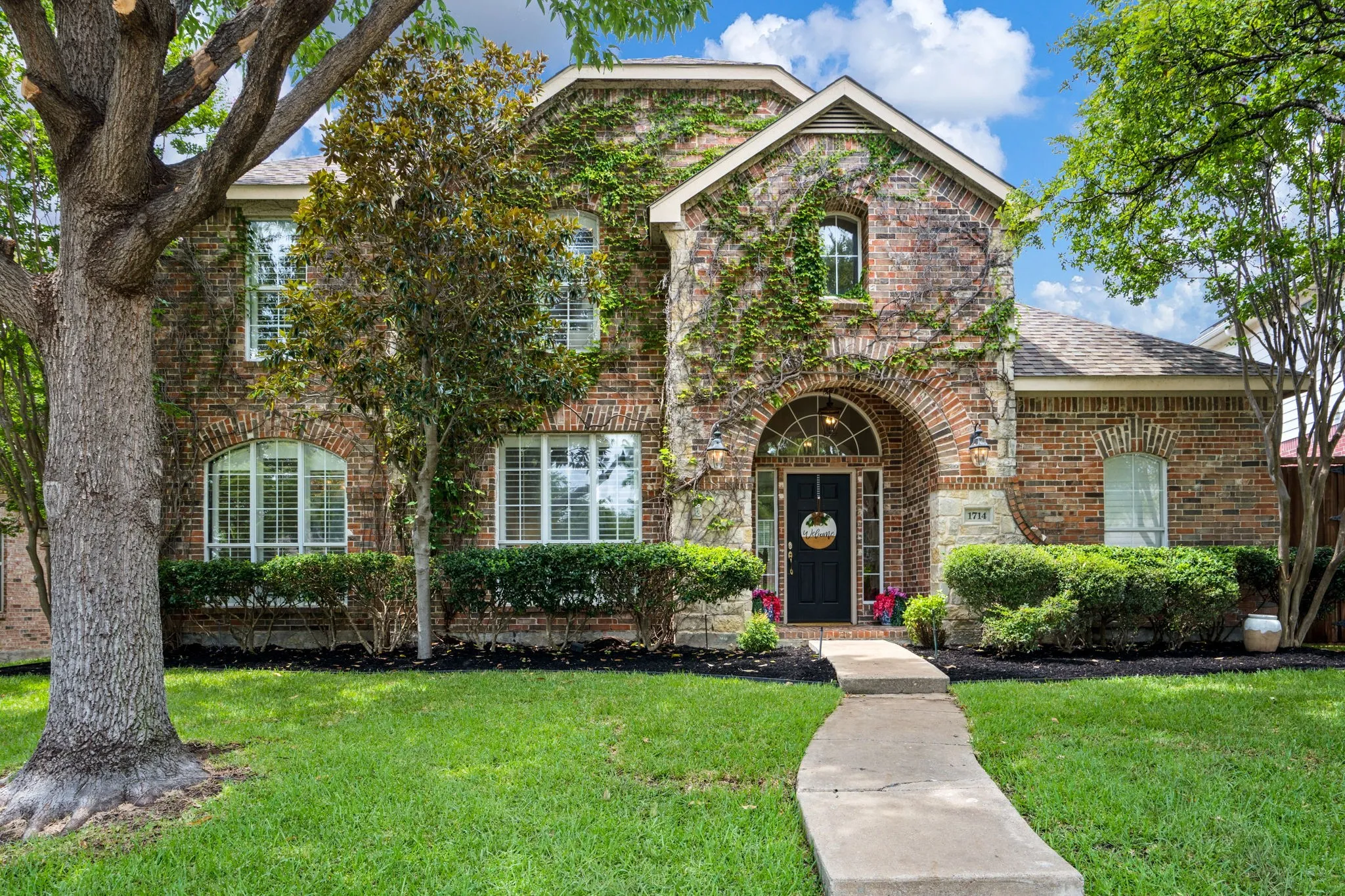Single Family Residence For Sale in Denton County , 1714 Montura Lane, Frisco, Texas 75033, 4 Bedroom, 4 Bathroom, 2 Garage spaces, 2,927 Sqft, built in 2000, mls#21334987, Real Estate Agent in Frisco, Homes For Sale in Denton county, Homes For Sale in Frisco, Realtor in Frisco Texas, Real Estate Brokerage Independent Realty Texas, Luminita Cordes Realtor