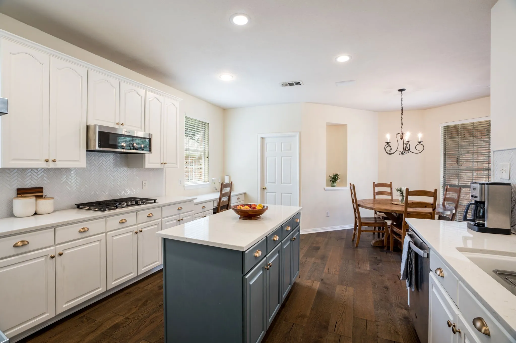 Single Family Residence For Sale in Denton County , 1714 Montura Lane, Frisco, Texas 75033, 4 Bedroom, 4 Bathroom, 2 Garage spaces, 2,927 Sqft, built in 2000, mls#21334987, Real Estate Agent in Frisco, Homes For Sale in Denton county, Homes For Sale in Frisco, Realtor in Frisco Texas, Real Estate Brokerage Independent Realty Texas, Luminita Cordes Realtor