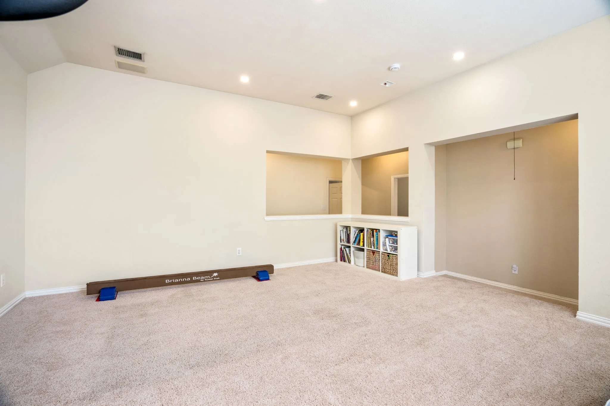 Single Family Residence For Sale in Denton County , 1714 Montura Lane, Frisco, Texas 75033, 4 Bedroom, 4 Bathroom, 2 Garage spaces, 2,927 Sqft, built in 2000, mls#21334987, Real Estate Agent in Frisco, Homes For Sale in Denton county, Homes For Sale in Frisco, Realtor in Frisco Texas, Real Estate Brokerage Independent Realty Texas, Luminita Cordes Realtor