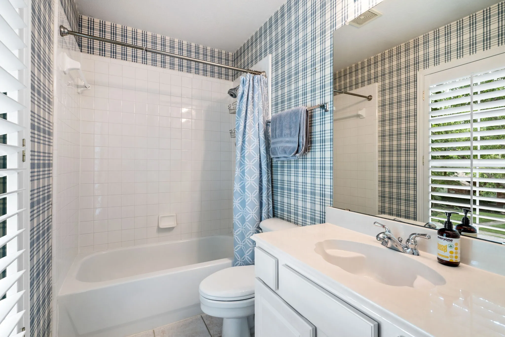 Single Family Residence For Sale in Denton County , 1714 Montura Lane, Frisco, Texas 75033, 4 Bedroom, 4 Bathroom, 2 Garage spaces, 2,927 Sqft, built in 2000, mls#21334987, Real Estate Agent in Frisco, Homes For Sale in Denton county, Homes For Sale in Frisco, Realtor in Frisco Texas, Real Estate Brokerage Independent Realty Texas, Luminita Cordes Realtor