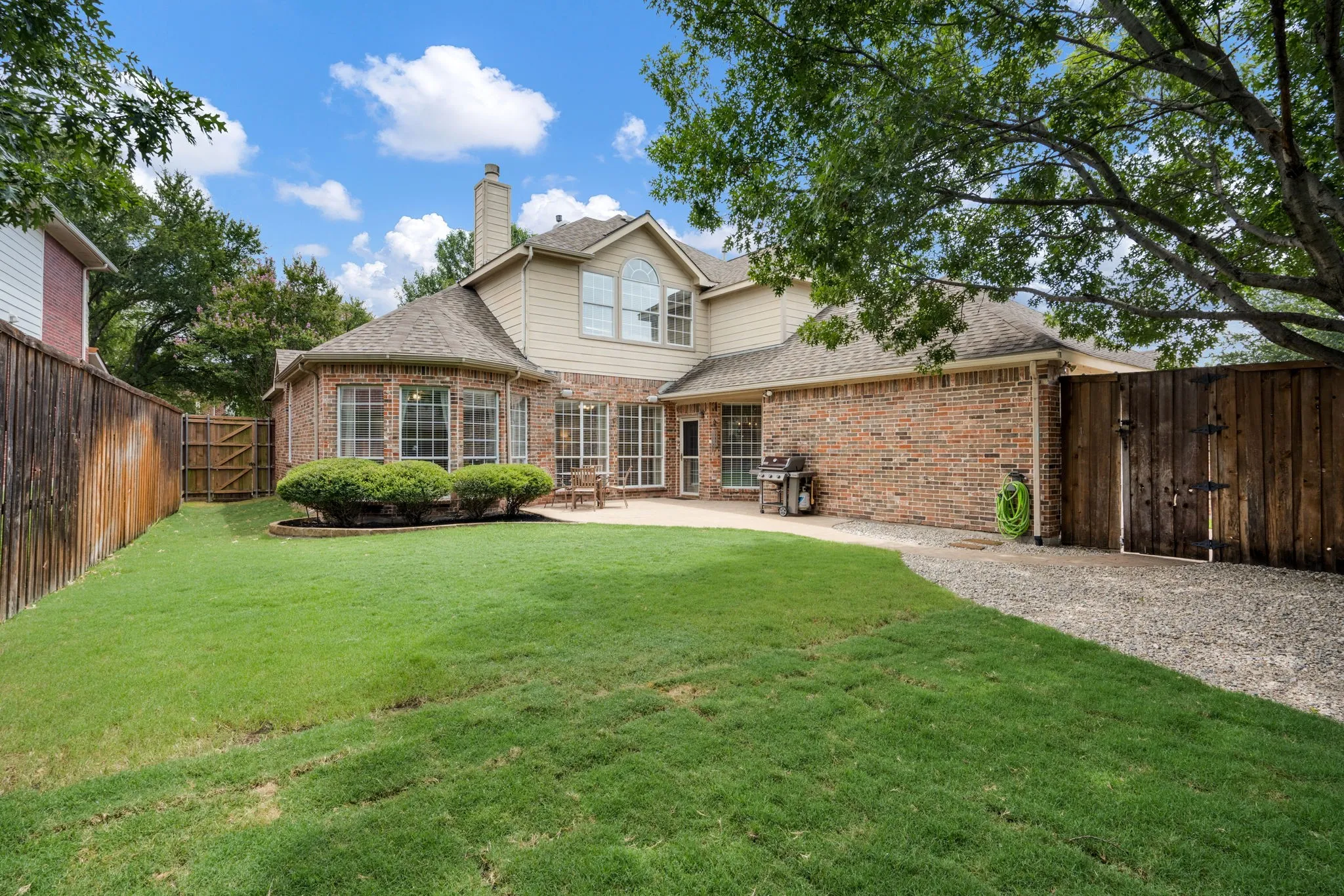 Single Family Residence For Sale in Denton County , 1714 Montura Lane, Frisco, Texas 75033, 4 Bedroom, 4 Bathroom, 2 Garage spaces, 2,927 Sqft, built in 2000, mls#21334987, Real Estate Agent in Frisco, Homes For Sale in Denton county, Homes For Sale in Frisco, Realtor in Frisco Texas, Real Estate Brokerage Independent Realty Texas, Luminita Cordes Realtor