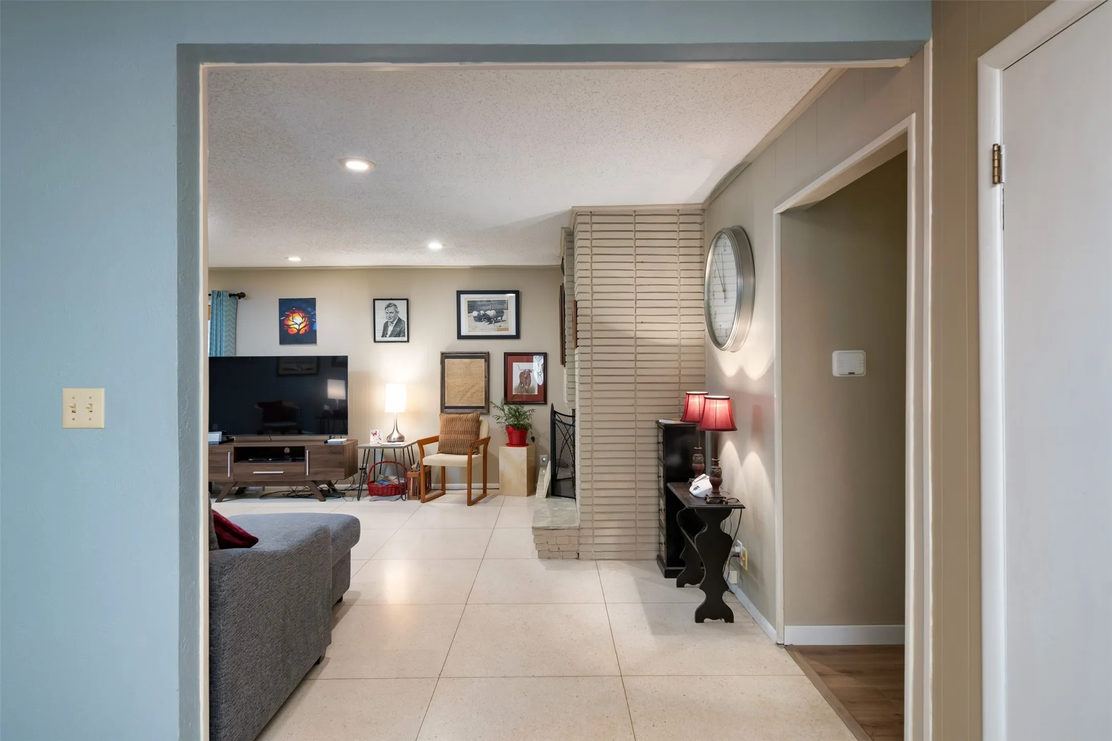 Single Family Residence For Sale in Parker County , 706 Norton Street, Weatherford, Texas 76086, 3 Bedroom, 2 Bathroom, 2 Garage spaces, 2,490 Sqft, built in 1960, mls#21330568, Real Estate Agent in Weatherford, Homes For Sale in Parker county, Homes For Sale in Weatherford, Realtor in Weatherford Texas, Real Estate Brokerage Independent Realty Texas, Luminita Cordes Realtor
