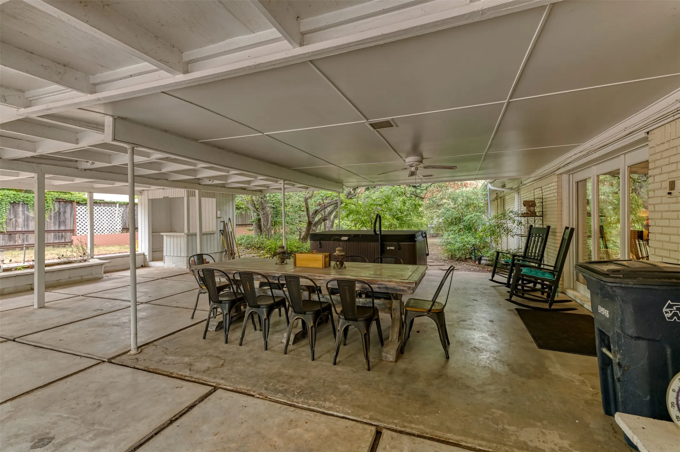 Single Family Residence For Sale in Parker County , 706 Norton Street, Weatherford, Texas 76086, 3 Bedroom, 2 Bathroom, 2 Garage spaces, 2,490 Sqft, built in 1960, mls#21330568, Real Estate Agent in Weatherford, Homes For Sale in Parker county, Homes For Sale in Weatherford, Realtor in Weatherford Texas, Real Estate Brokerage Independent Realty Texas, Luminita Cordes Realtor