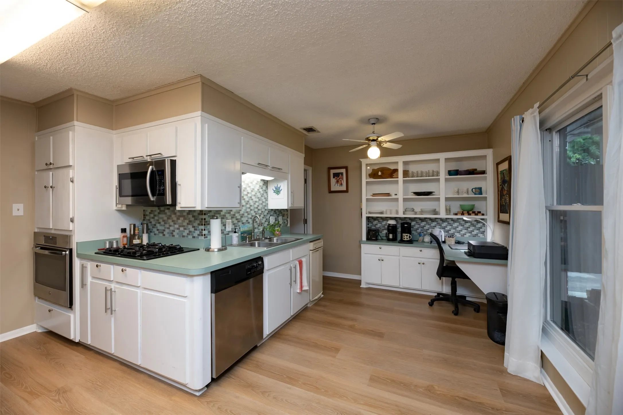 Single Family Residence For Sale in Parker County , 706 Norton Street, Weatherford, Texas 76086, 3 Bedroom, 2 Bathroom, 2 Garage spaces, 2,490 Sqft, built in 1960, mls#21330568, Real Estate Agent in Weatherford, Homes For Sale in Parker county, Homes For Sale in Weatherford, Realtor in Weatherford Texas, Real Estate Brokerage Independent Realty Texas, Luminita Cordes Realtor