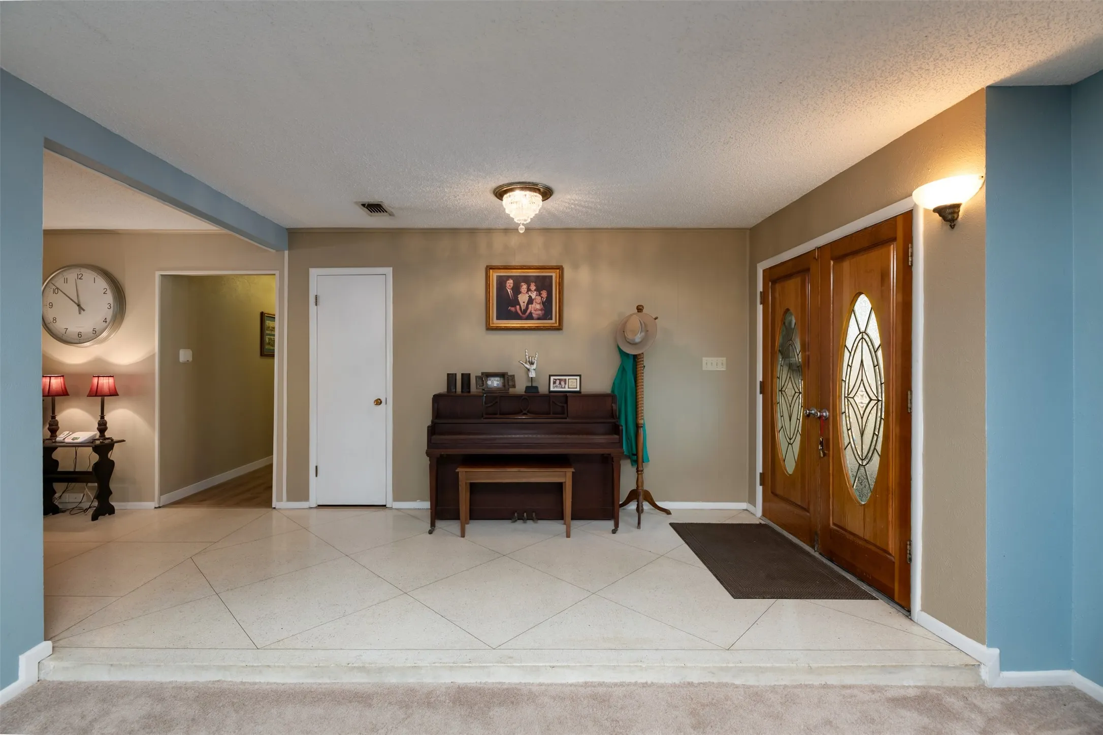 Single Family Residence For Sale in Parker County , 706 Norton Street, Weatherford, Texas 76086, 3 Bedroom, 2 Bathroom, 2 Garage spaces, 2,490 Sqft, built in 1960, mls#21330568, Real Estate Agent in Weatherford, Homes For Sale in Parker county, Homes For Sale in Weatherford, Realtor in Weatherford Texas, Real Estate Brokerage Independent Realty Texas, Luminita Cordes Realtor