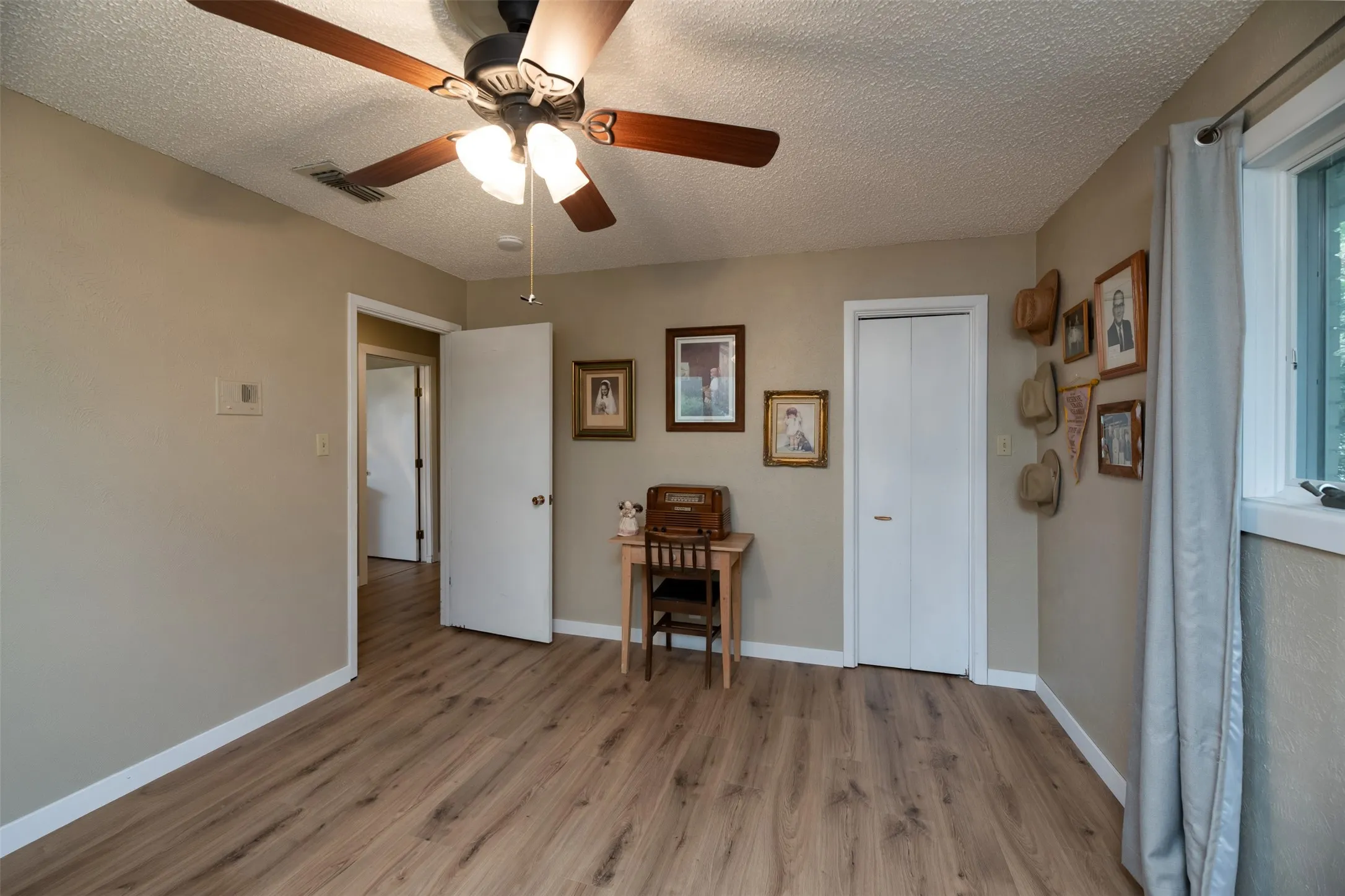 Single Family Residence For Sale in Parker County , 706 Norton Street, Weatherford, Texas 76086, 3 Bedroom, 2 Bathroom, 2 Garage spaces, 2,490 Sqft, built in 1960, mls#21330568, Real Estate Agent in Weatherford, Homes For Sale in Parker county, Homes For Sale in Weatherford, Realtor in Weatherford Texas, Real Estate Brokerage Independent Realty Texas, Luminita Cordes Realtor