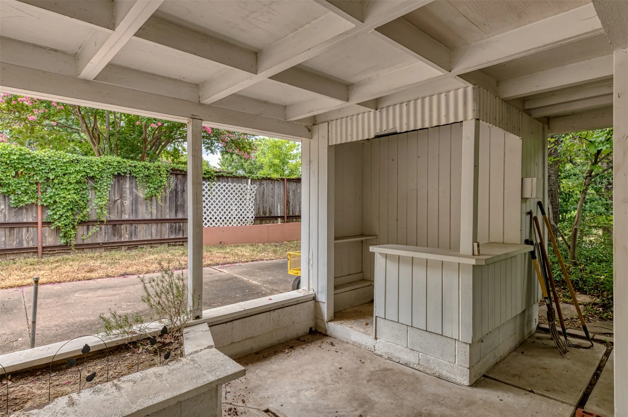 Single Family Residence For Sale in Parker County , 706 Norton Street, Weatherford, Texas 76086, 3 Bedroom, 2 Bathroom, 2 Garage spaces, 2,490 Sqft, built in 1960, mls#21330568, Real Estate Agent in Weatherford, Homes For Sale in Parker county, Homes For Sale in Weatherford, Realtor in Weatherford Texas, Real Estate Brokerage Independent Realty Texas, Luminita Cordes Realtor