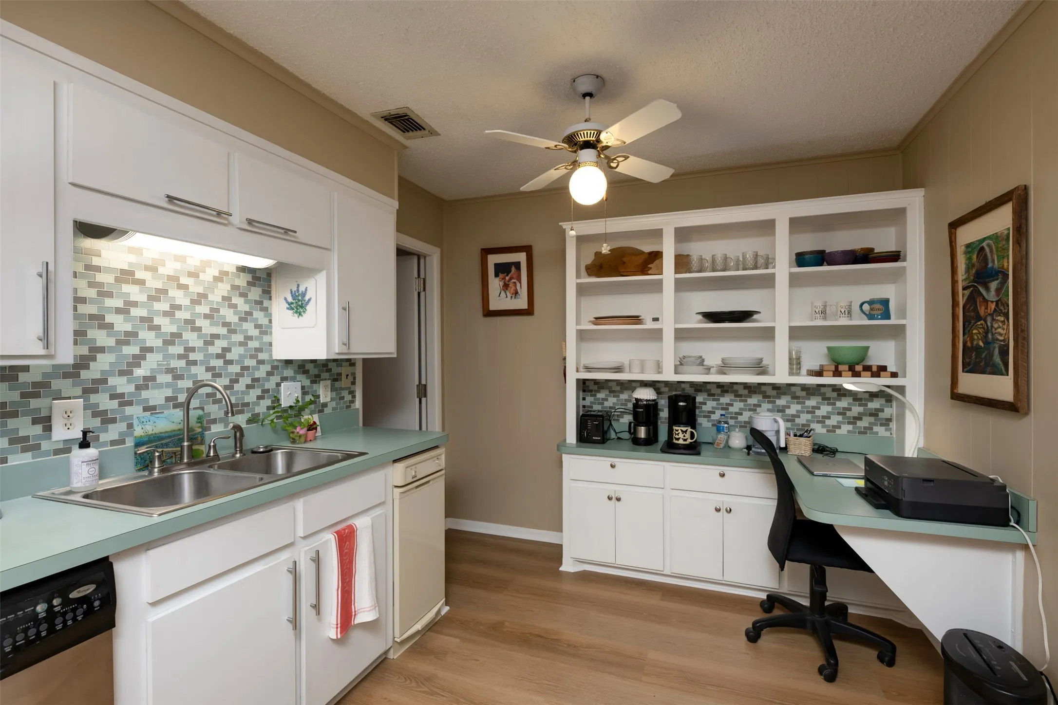 Single Family Residence For Sale in Parker County , 706 Norton Street, Weatherford, Texas 76086, 3 Bedroom, 2 Bathroom, 2 Garage spaces, 2,490 Sqft, built in 1960, mls#21330568, Real Estate Agent in Weatherford, Homes For Sale in Parker county, Homes For Sale in Weatherford, Realtor in Weatherford Texas, Real Estate Brokerage Independent Realty Texas, Luminita Cordes Realtor