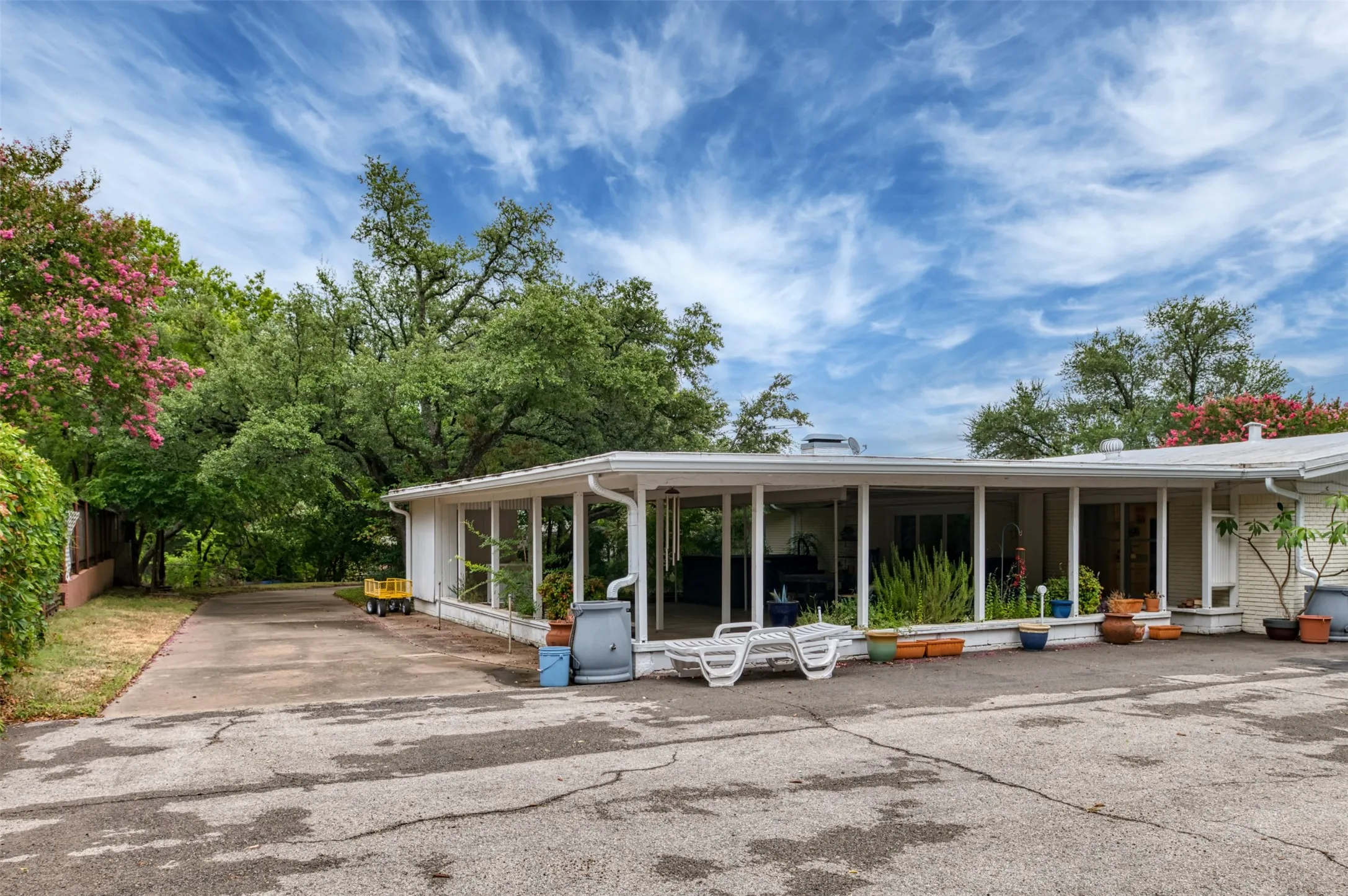 Single Family Residence For Sale in Parker County , 706 Norton Street, Weatherford, Texas 76086, 3 Bedroom, 2 Bathroom, 2 Garage spaces, 2,490 Sqft, built in 1960, mls#21330568, Real Estate Agent in Weatherford, Homes For Sale in Parker county, Homes For Sale in Weatherford, Realtor in Weatherford Texas, Real Estate Brokerage Independent Realty Texas, Luminita Cordes Realtor